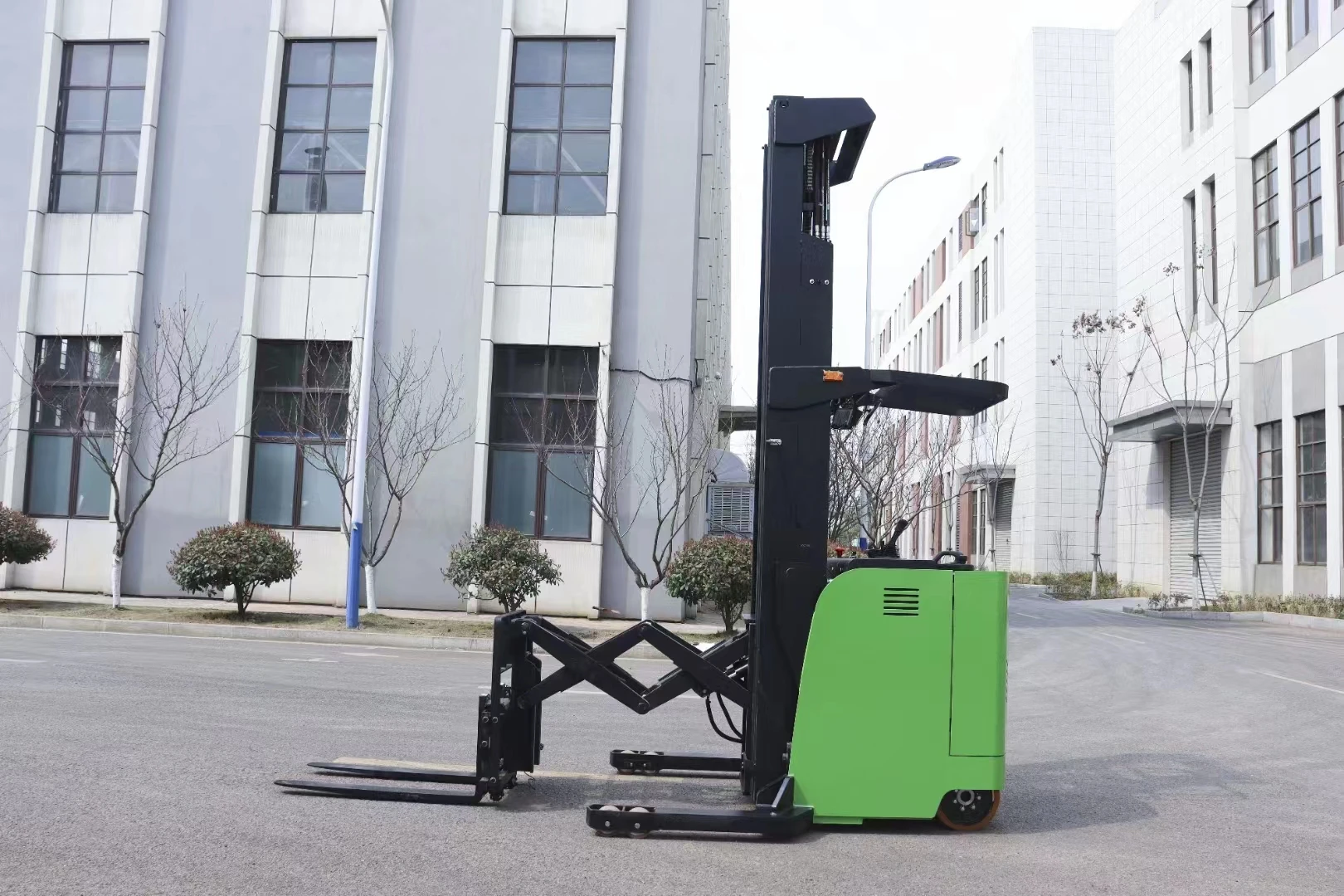 Высокая мощность двигателя 1.3 тонны Малогабаритный электрический штабелер с двойным ричтраком VLIFT Прямые продажи