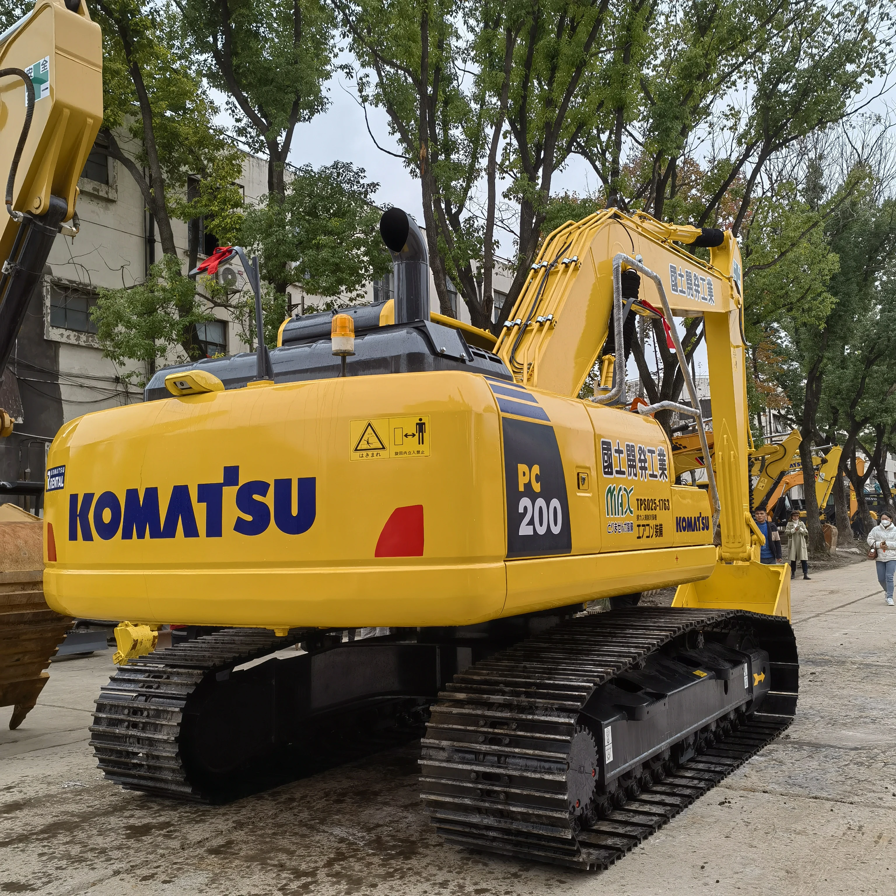 Original Japan Komatsu PC200 PC220-8 Komatsu PC200-6 Komatsu PC240 With High Quality Second Hand Excavator in Shanghai