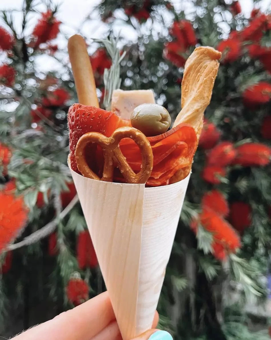 Shende China Supplier Eco-friendly Wood Disposable 7inch 9.5inch Wooden Cone For Food Containers