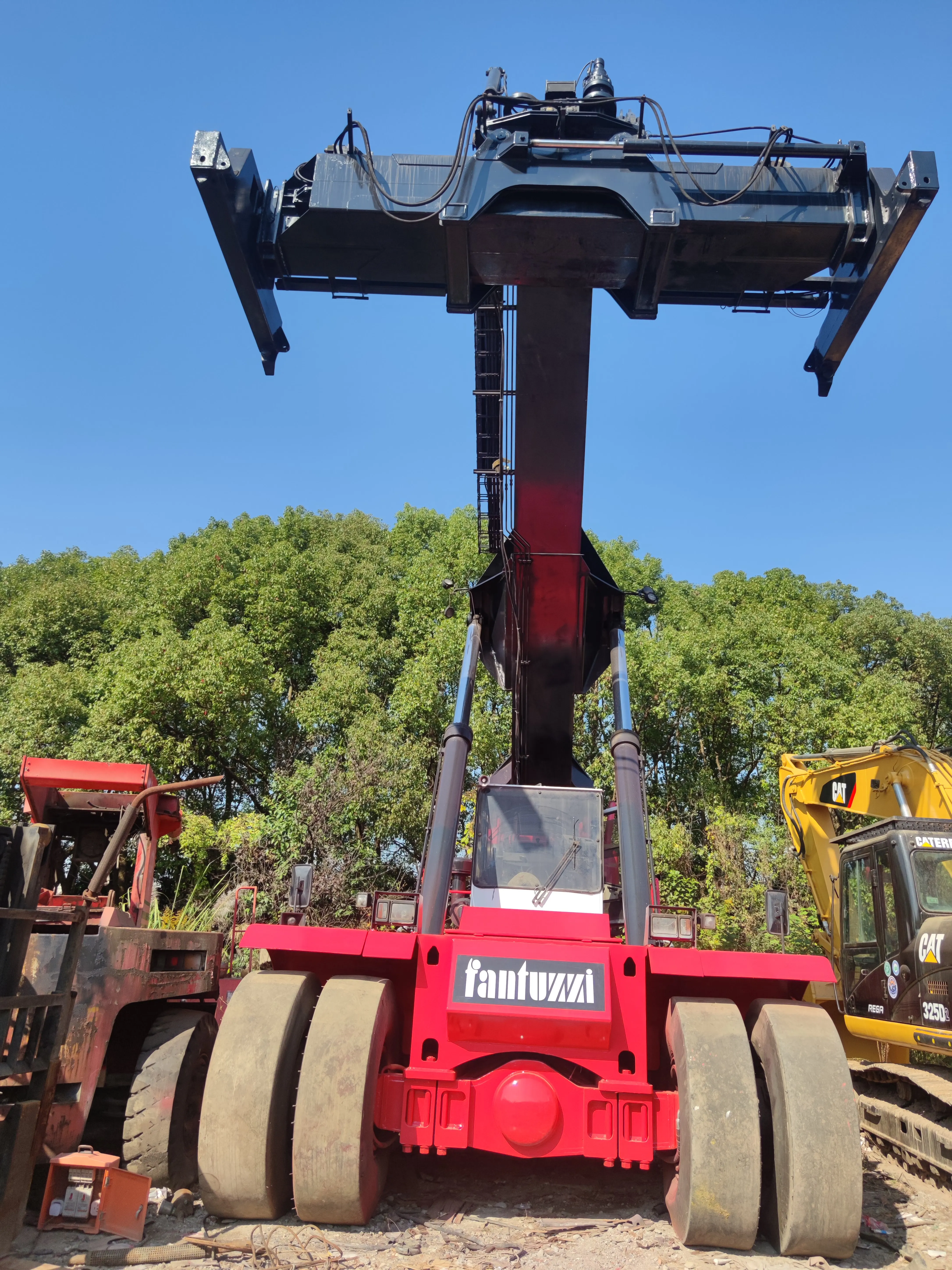 FANTUZZI CS45KM 45 ton Container reach stacker