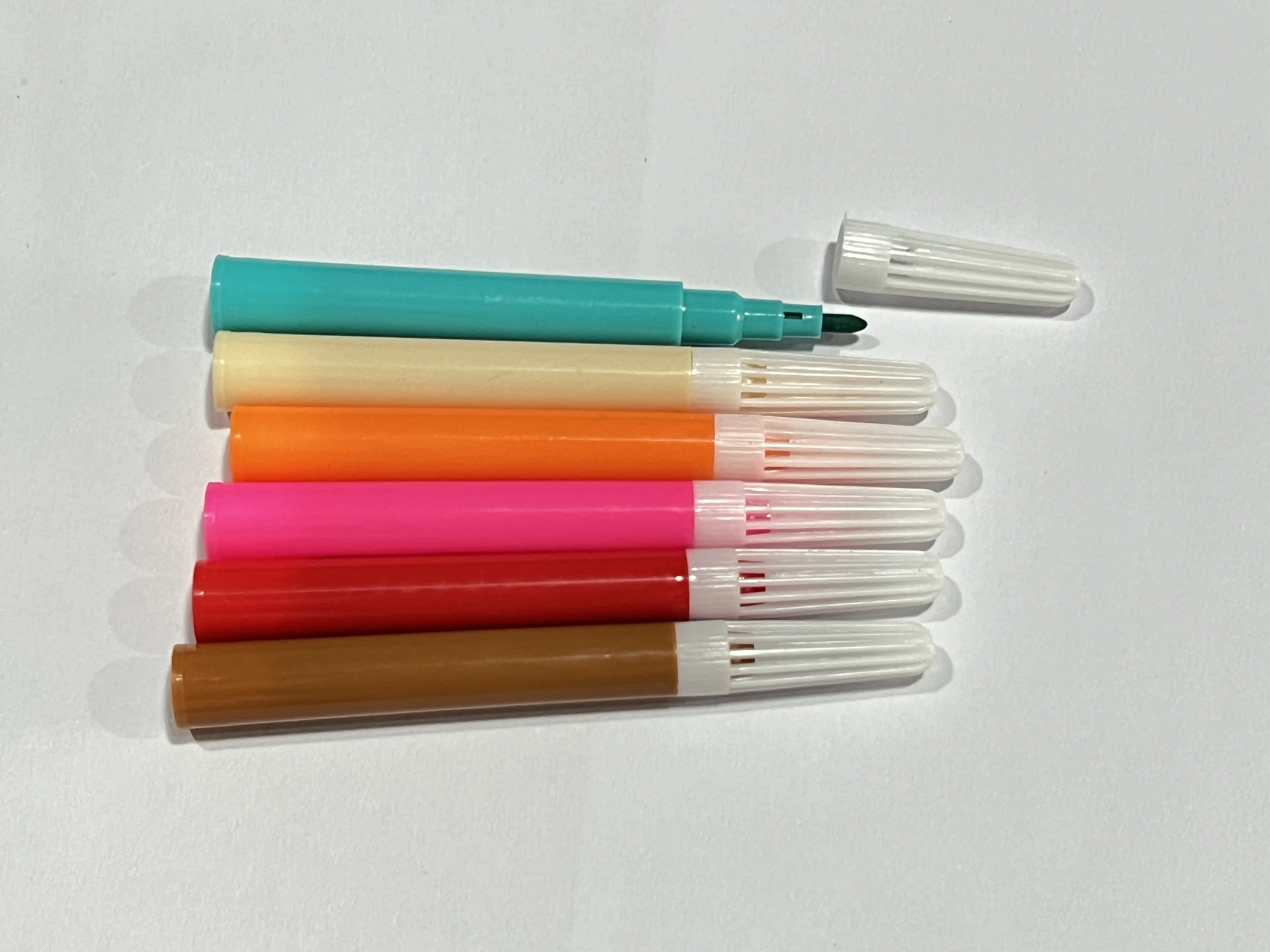 2023 creative fancy non-toxic lipstick shaped multi colored highlighter marker pen for writing advertising promotion gifts