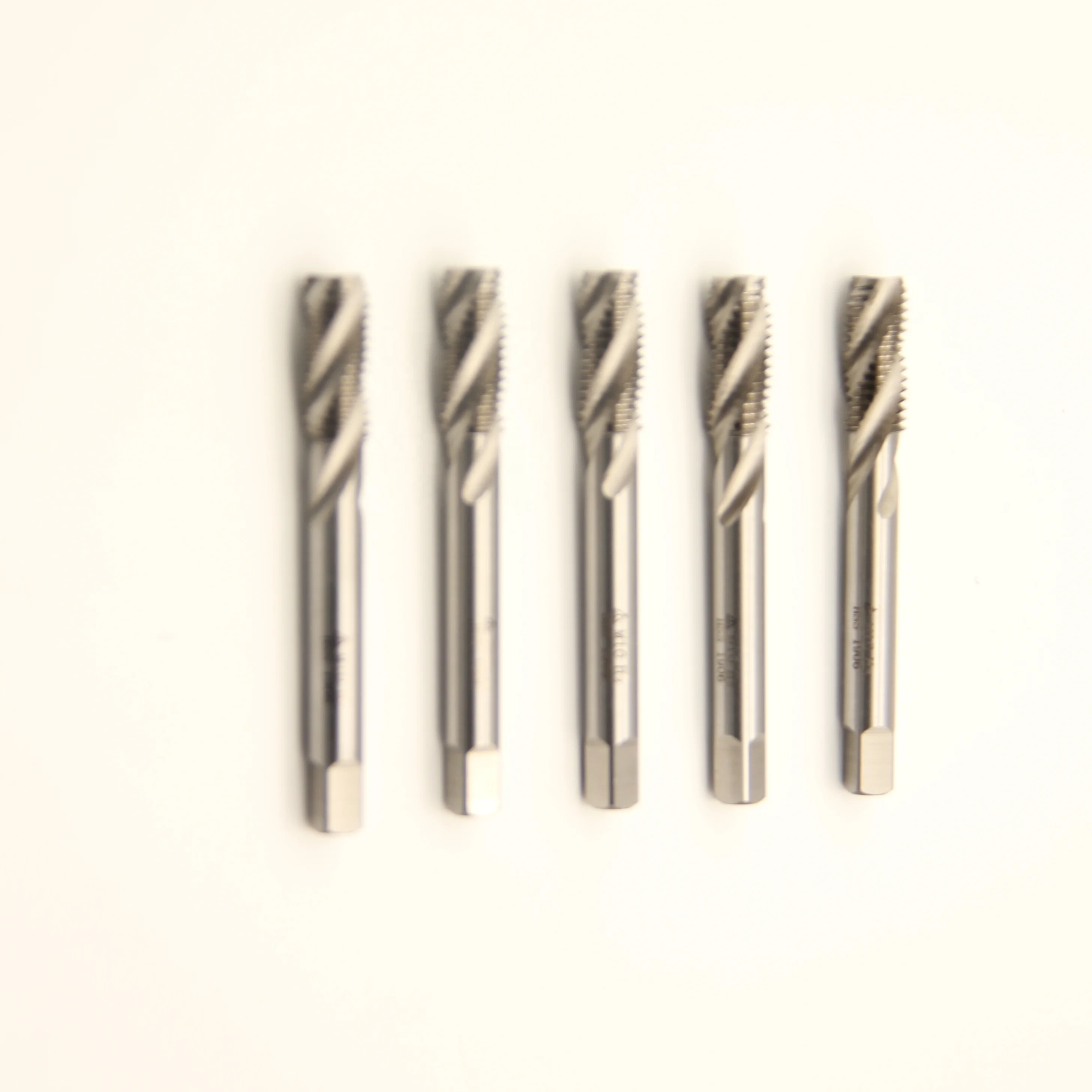 Competitive Price Hss Spiral Flute Groove Screw Tap Right Thread Machine Taps