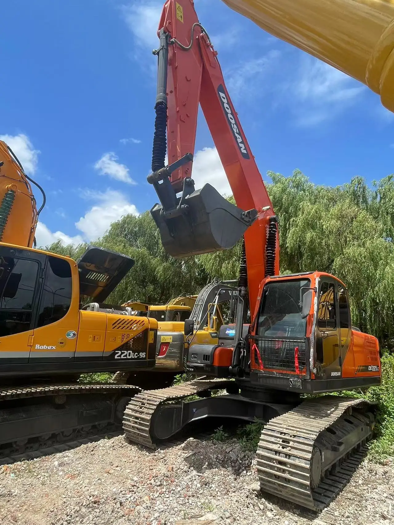 Doosan DX225LC Excavator  Used Doosan Digging Machinery DX60  DX80 Doosan Construction Machine Excavators