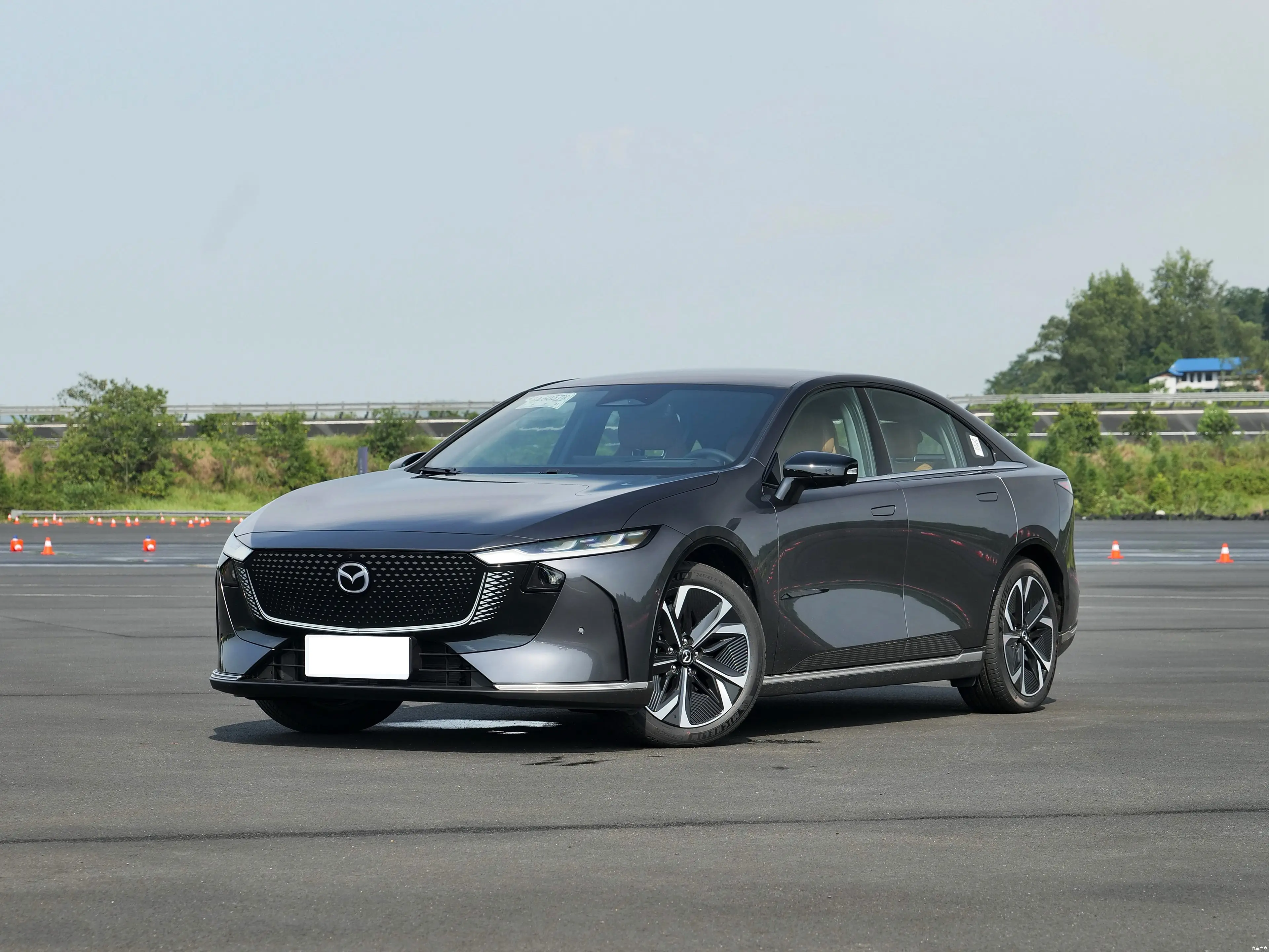 Mazda EZ6 New Energy 4-Door Hatchback PHEV Hybrid Electric Sedan AWD Drive with Left Steering 5-Seater Coupe