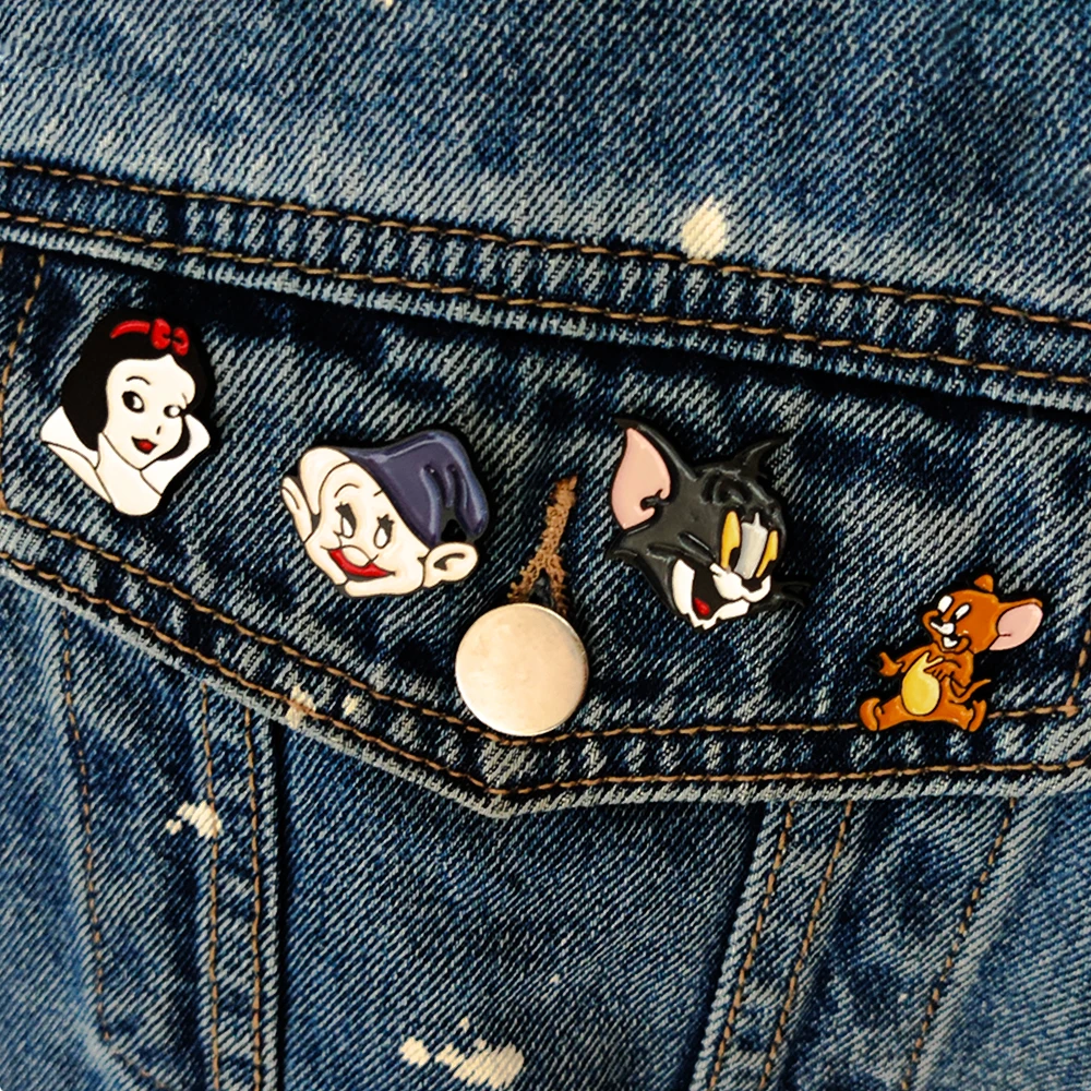 Factory wholesale personalized cartoon logo hard and soft enamel custom metal lapel pin clothing
