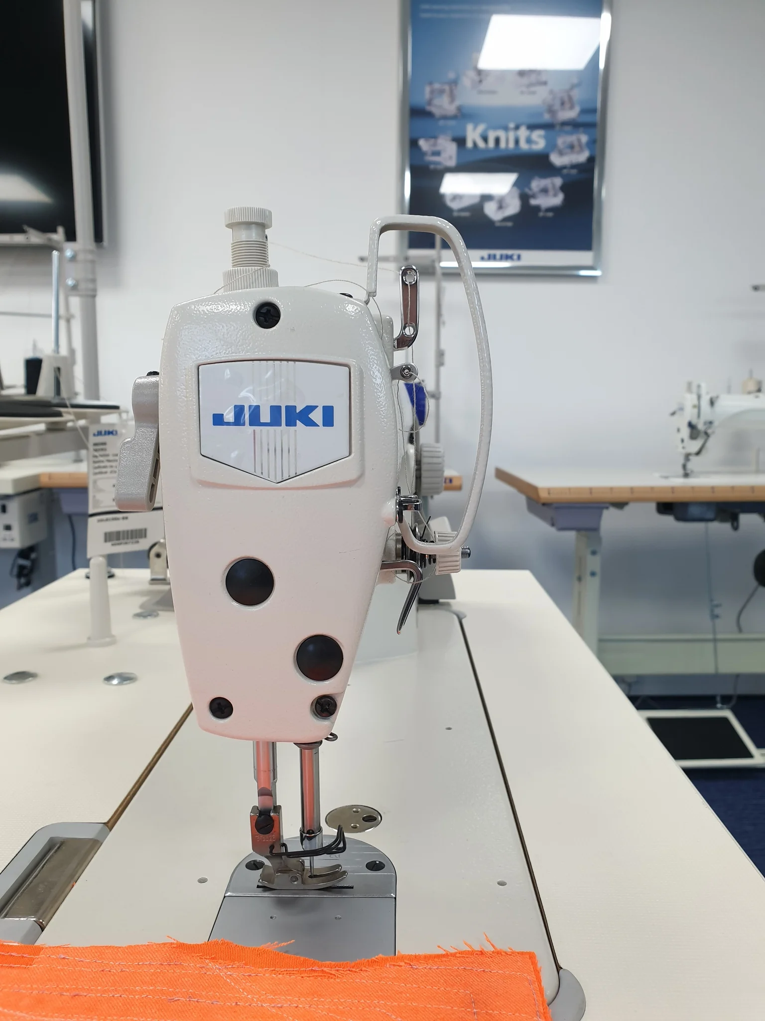 Fresh Clear Good Conditional Used Jukis 8100E Lockstitch Industrial Used Sewing Machine