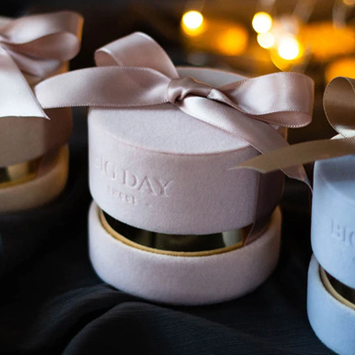 wholesale new design  luxury velvet candy gift cardboard box  ribbon  wedding  round tube gift box for guest