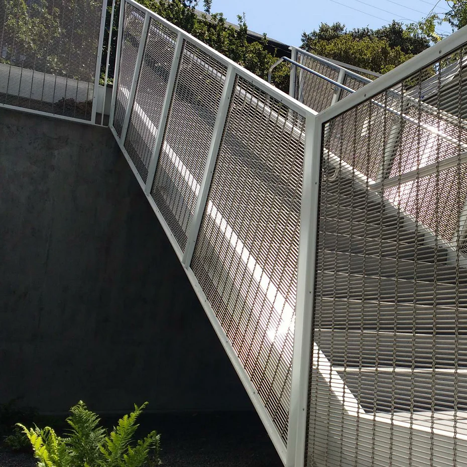 Stainless steel architectural mesh for decorative ceiling