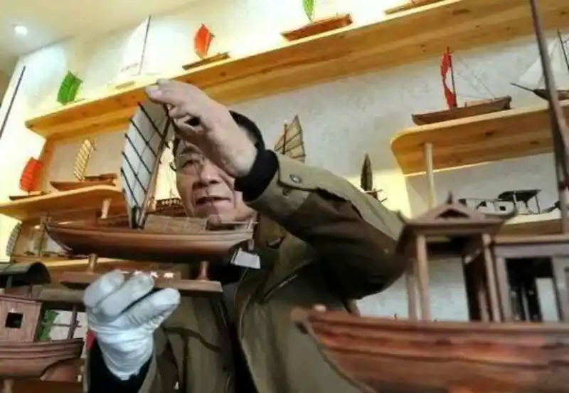 Wooden handmade Boat model ship for home and office decoration antique wooden ship model