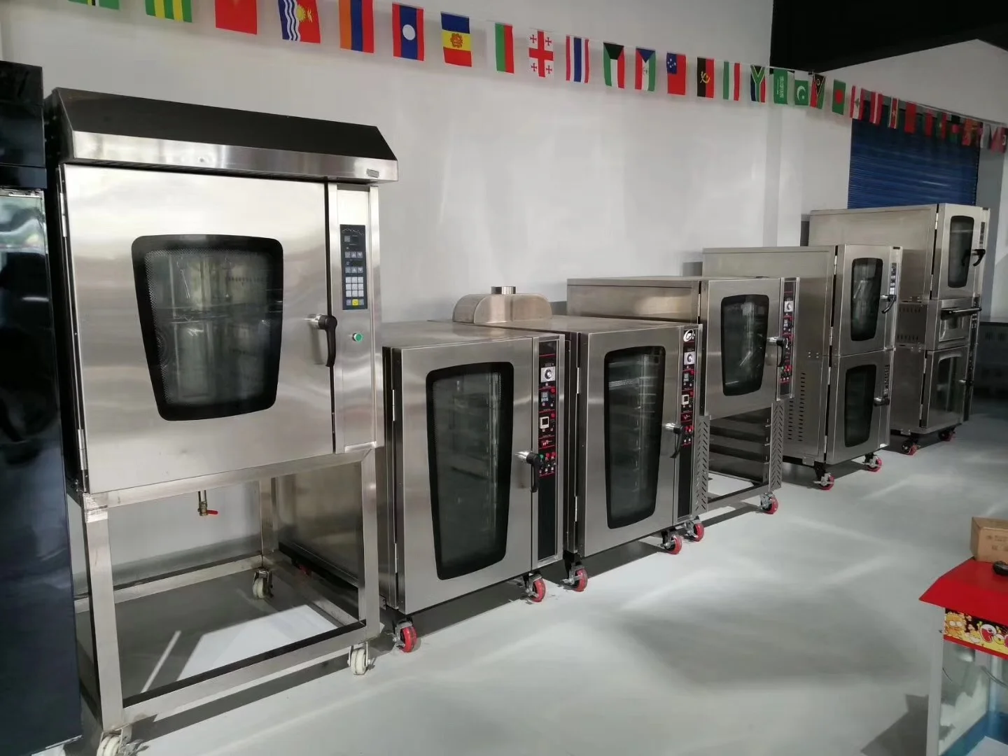 Long Service Life High Production Bakery Hot Air Circulation Gas Convection Oven For Bread And Cake Baking