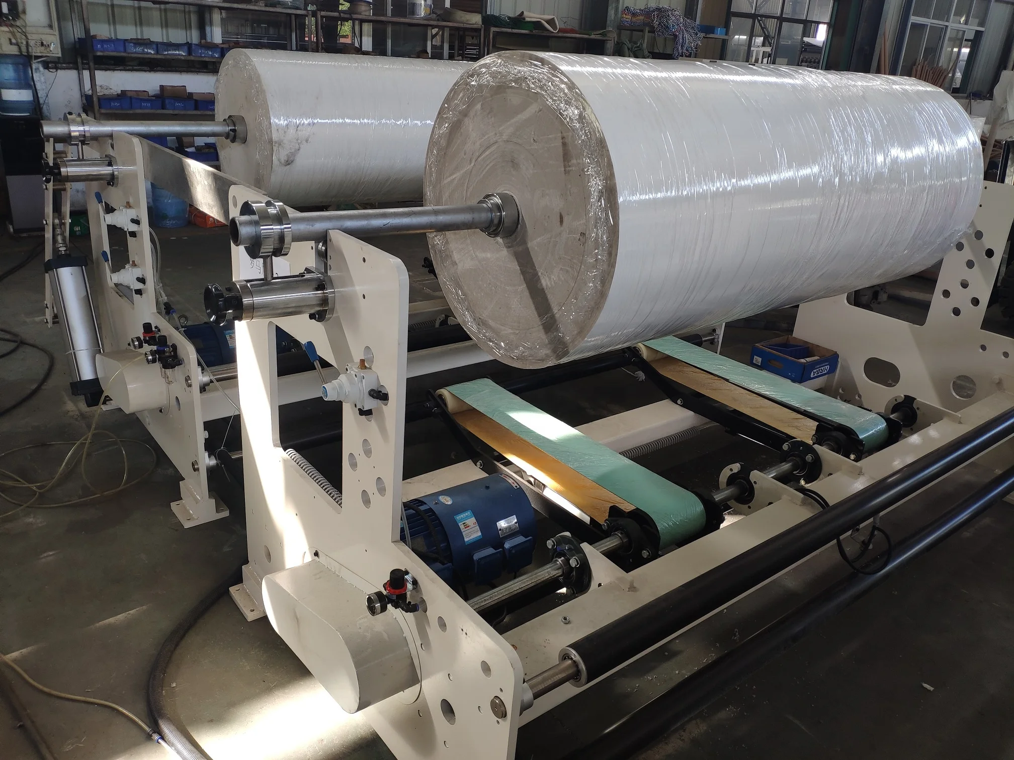 Automatic color glue lamination kitchen towel paper machine