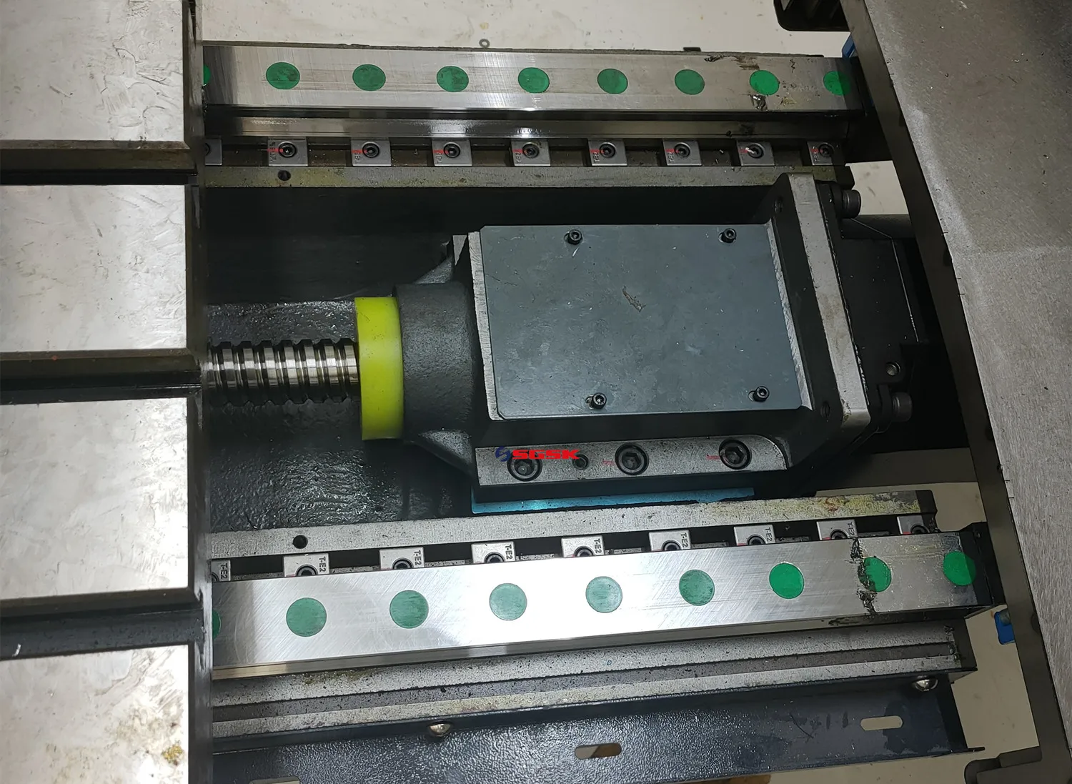 Taiwan sipndle cnc milling machine VMC1050 siemens controller