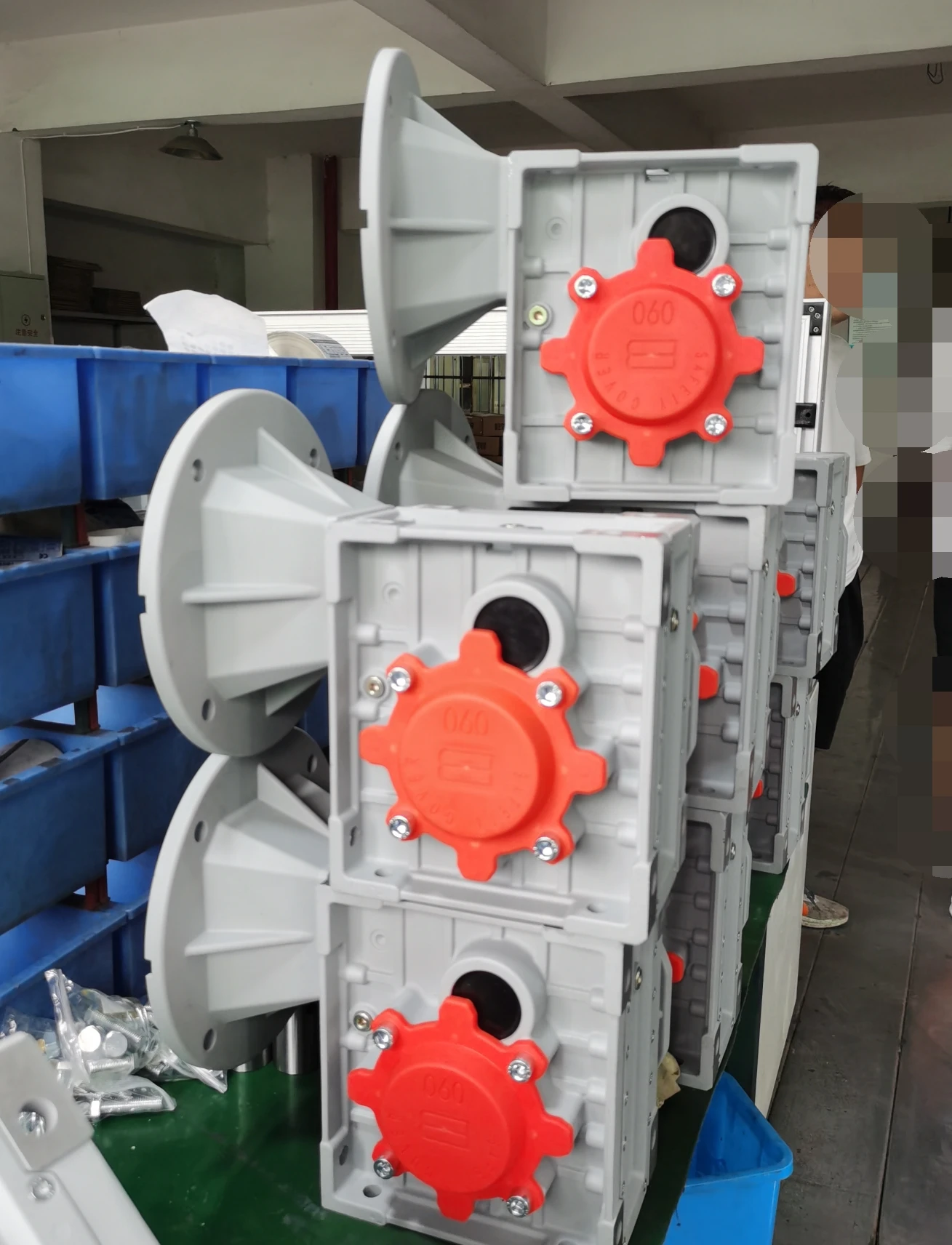 KINGEAR Hypoid gear reducer Flange Mounted hypoid gear motor reductor for dough mixers