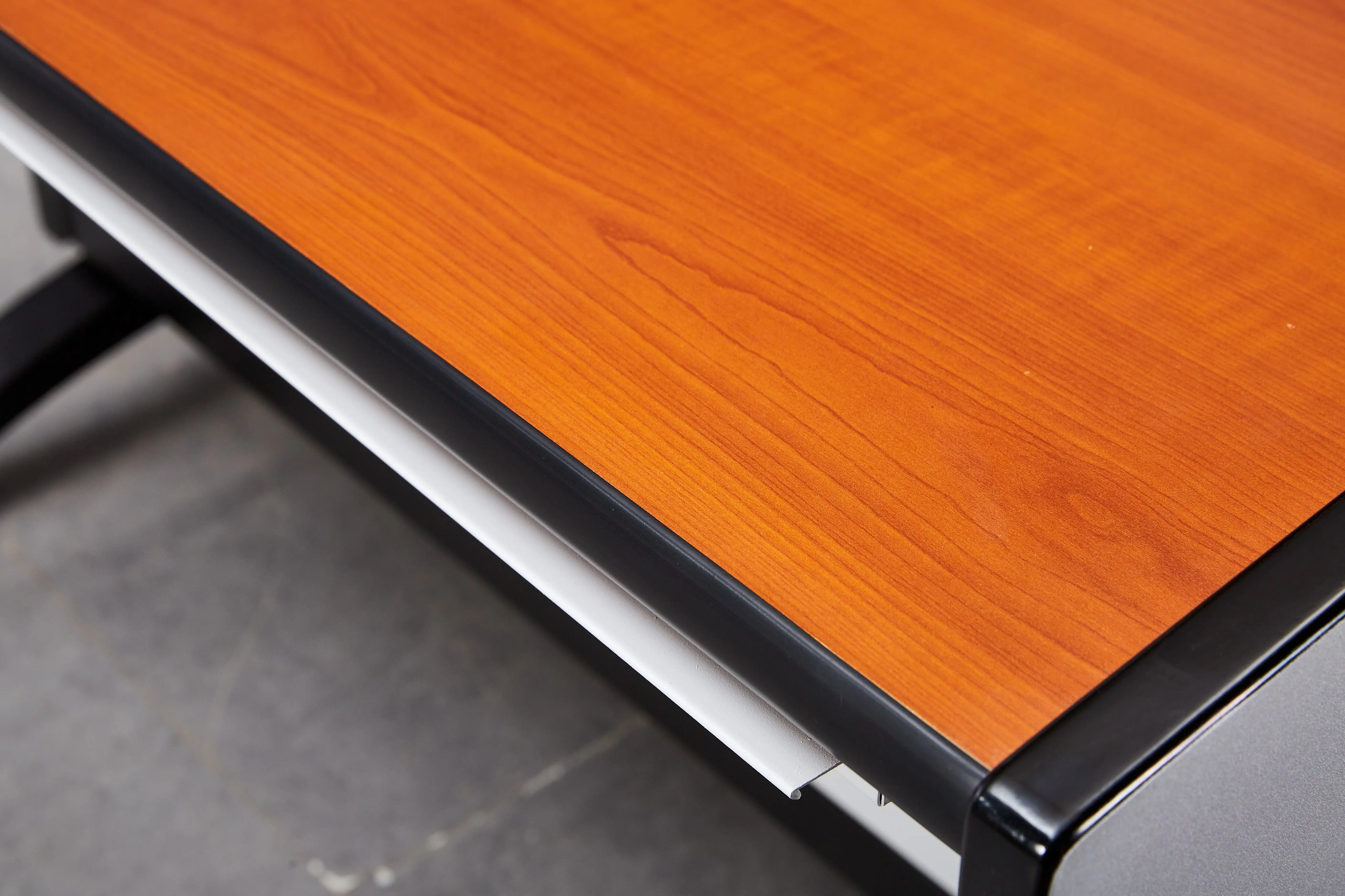 Three person high-quality monitoring operating table industrial wood steel control room console