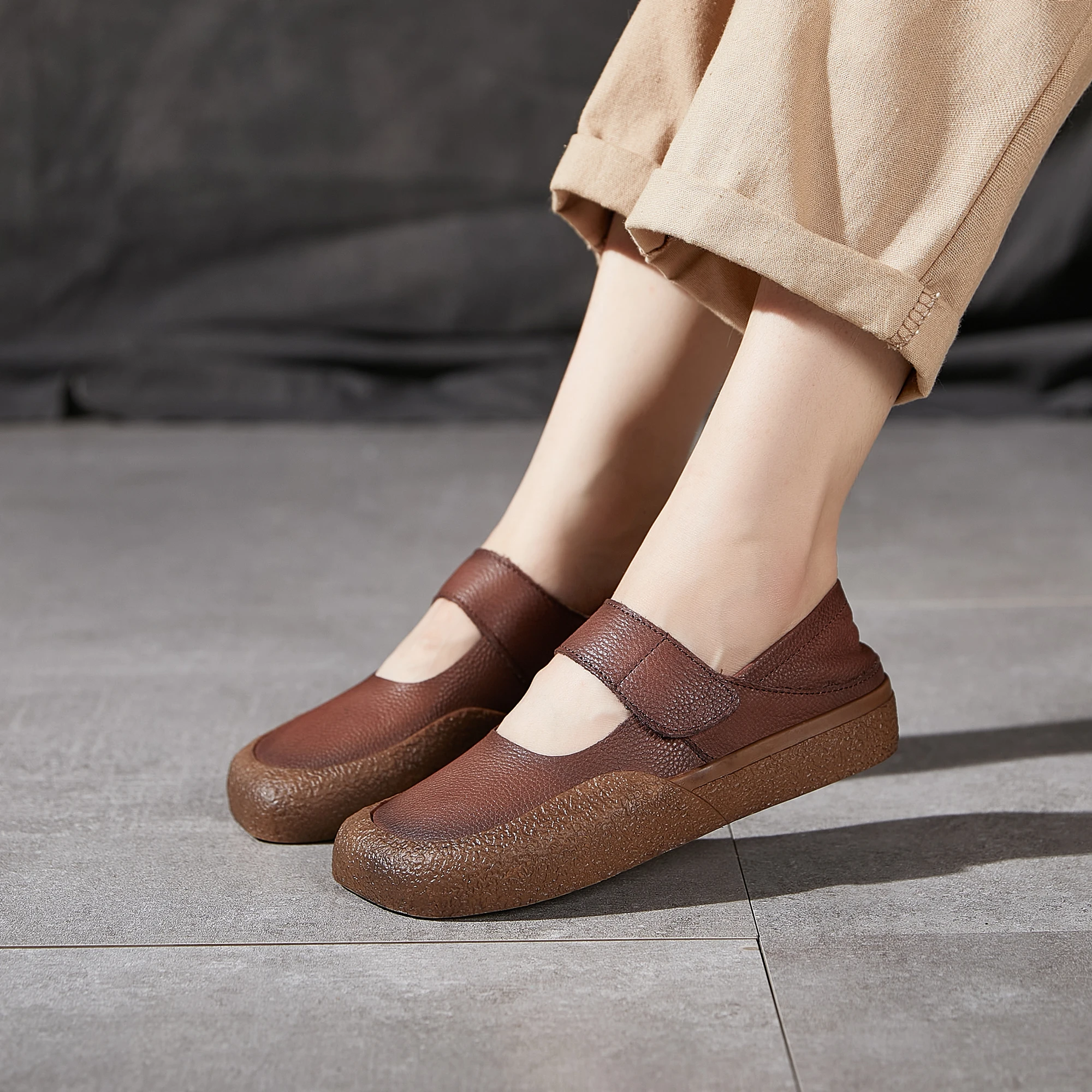 Factory price platform soft sole comfortable for women and ladies flat sandals shoes wholesale square toe mary jane shoes