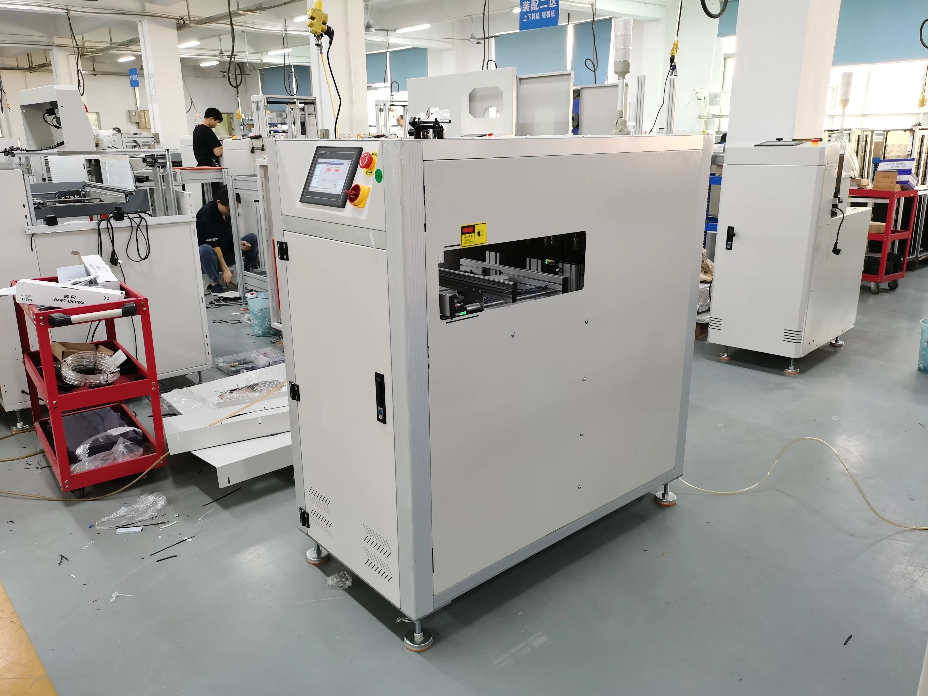 Automatic PCB Vacuum Suction Loader for SMT Production Line Factory Price New Condition 1 Year Warranty SMEMA Compatible