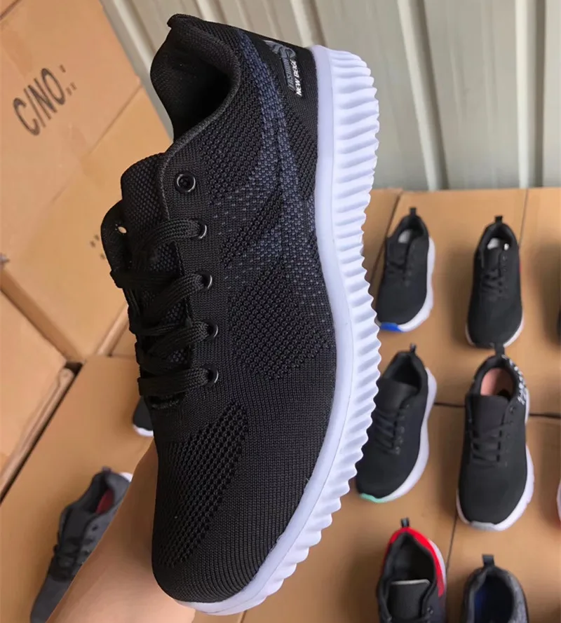 WZY Китай экспортирует большое количество мужской обуви в смешанном дизайне