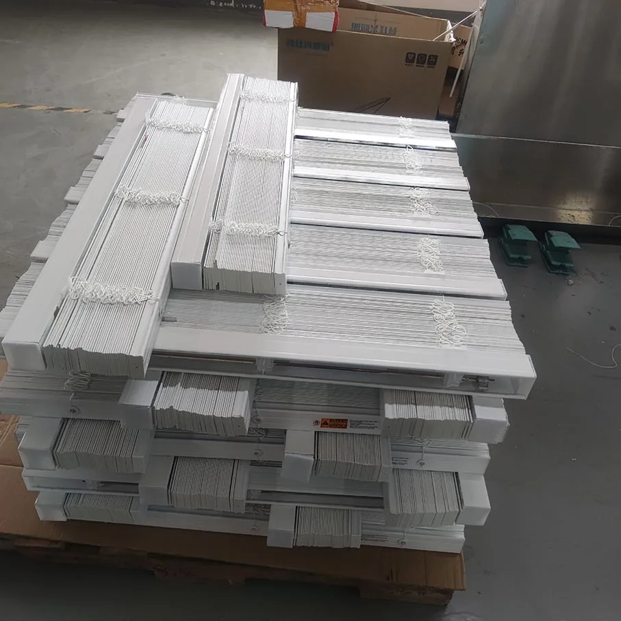 Custom Color Venetian pvc cordless fauxwood blinds with 2'50mm size for window