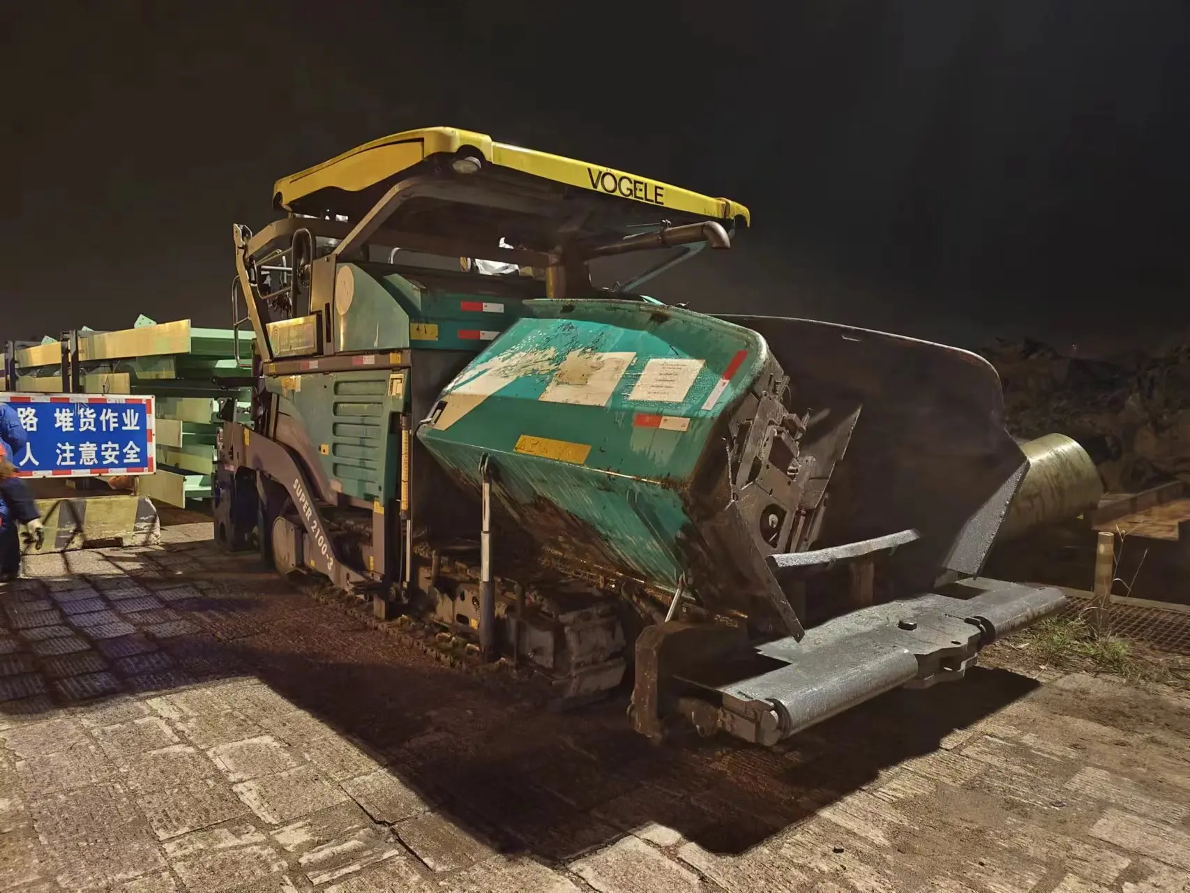 Lowest price secondhand Asphalt Paver Machines Max working width 11m Construction Leveling used Asphalt Paver