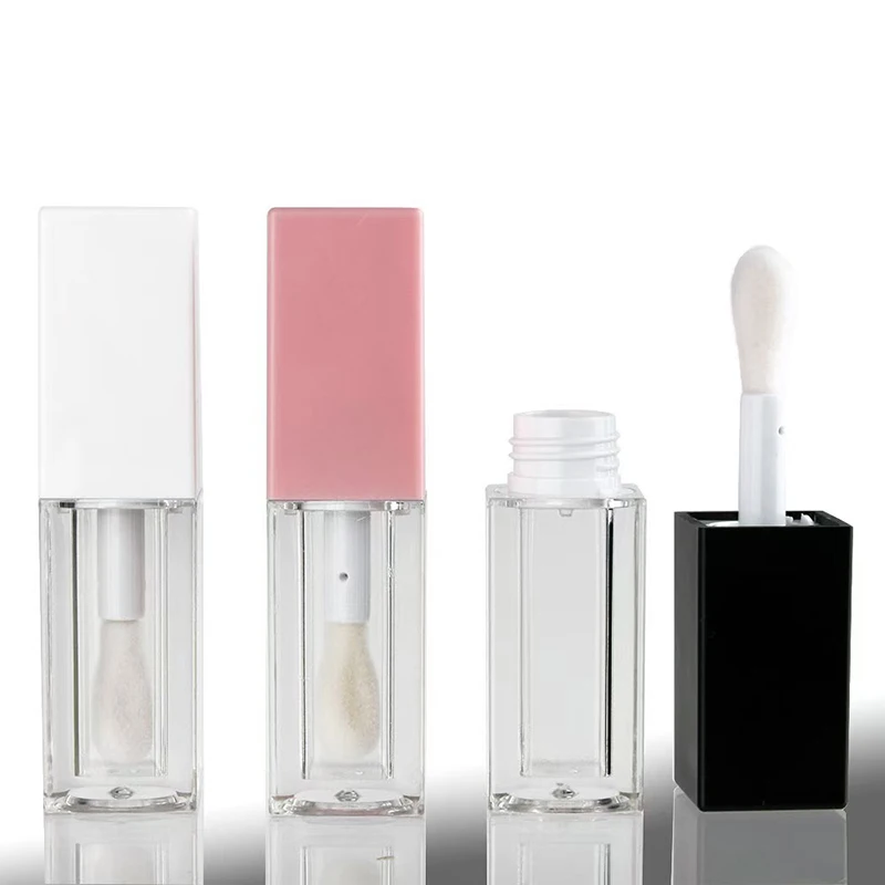 The square 6ml large head brush can be used as a lip glaze, highlight blush, and a variety of colors