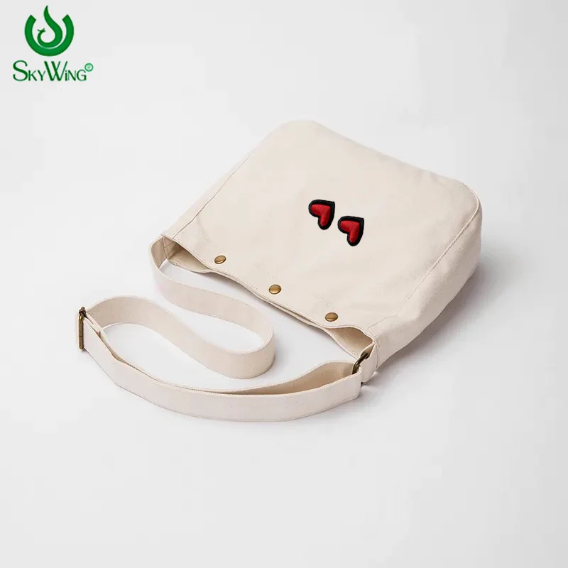 Embroidery patches 3D design red color mini heart love design embroidery patch for jeans clothing wholesale