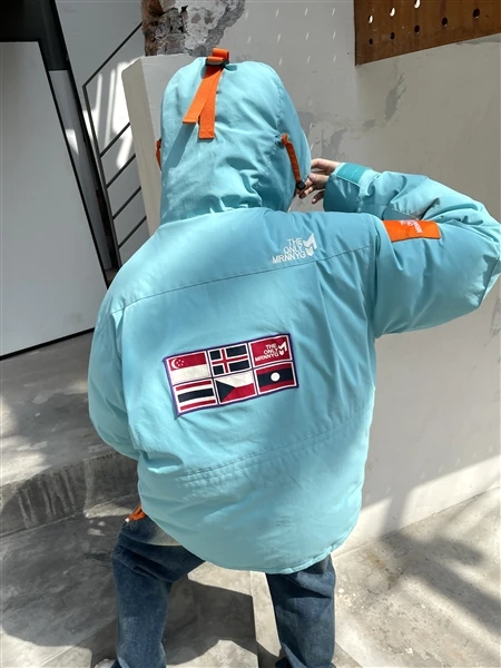 OEM Custom Design Hooded Heavy Designer Puff Padded Coat  Oversized Unisex Down Bubble Winter Black Custom Men Puffer Jacket
