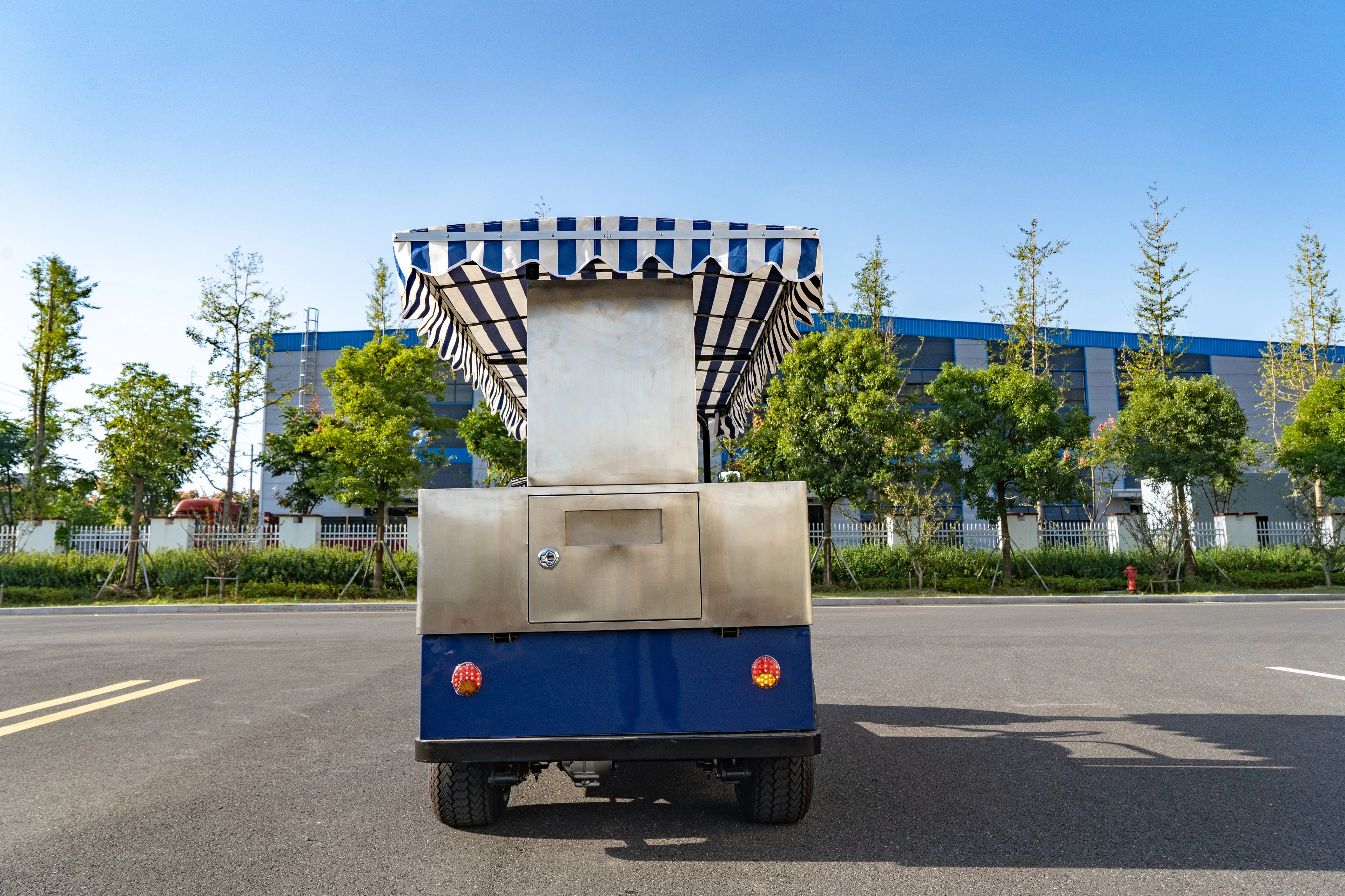 LEROAD NEW Type Shuttle2 Servicing Car Mobile Serving Durable Utility Vehicle 2 Seats Electric Vending Car