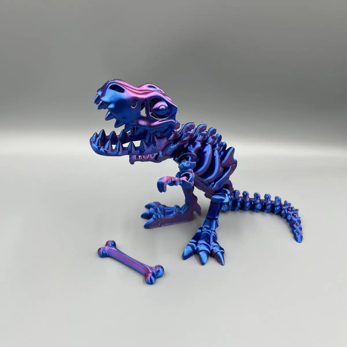 Игрушка-скелет с динозавром