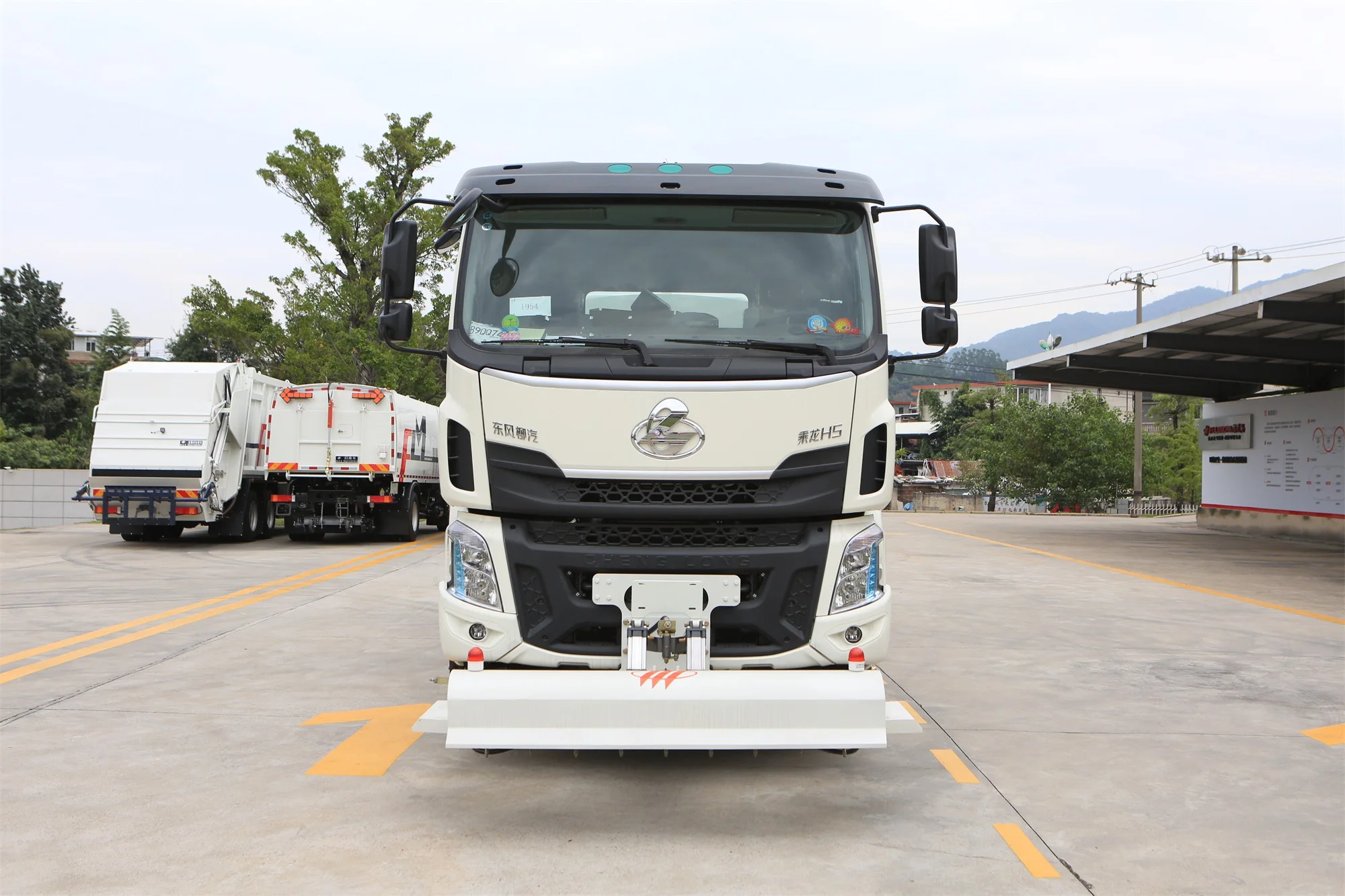 CHENGLONG Cheaper High-pressure Cleaning Truck 4x2  Road Sweeper Truck