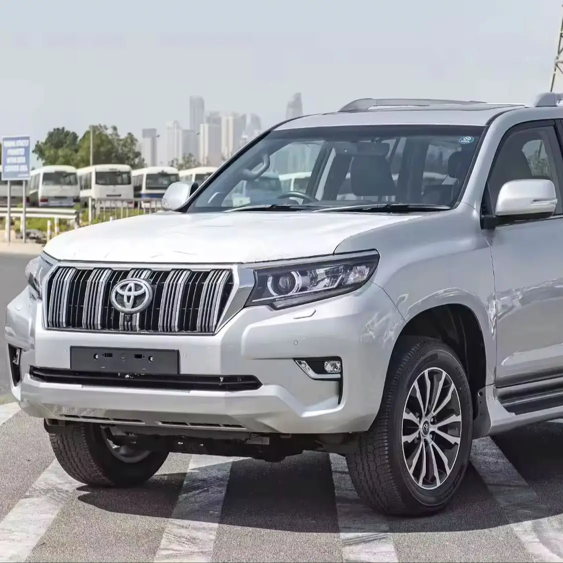 Лучшее предложение б/у 2019-2023 TOYOTA PRADO TXL 2.8D на задней части шины 2024 автомобиля RHD/LHD готового к доставке до двери