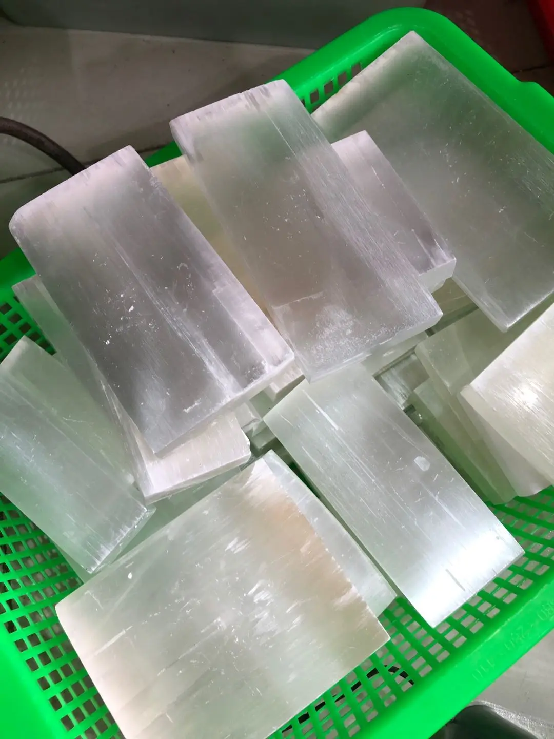 Hot Selling Polished High Quality Minerals Plate White Selenite Slab Natural Crystal Feng Shui Home Decoration Crystal Image 2kg
