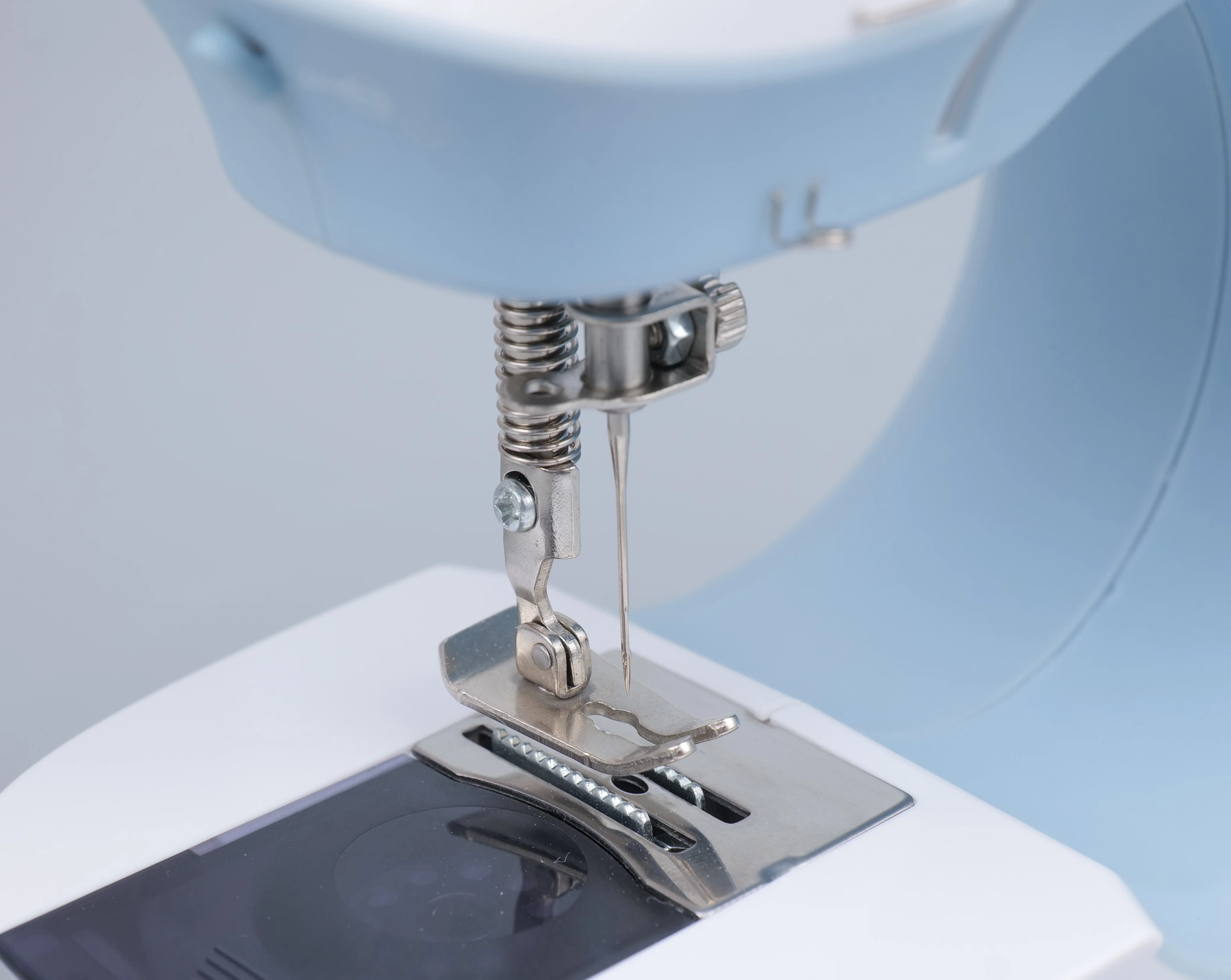 Blue portable table top mini household sewing machine for kids or beginners FHSM-213