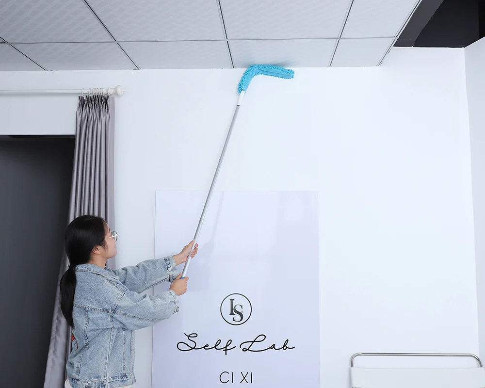 Wholesales Flexible Car Dust Collecting Long Handle Curved Microfiber Feather Duster