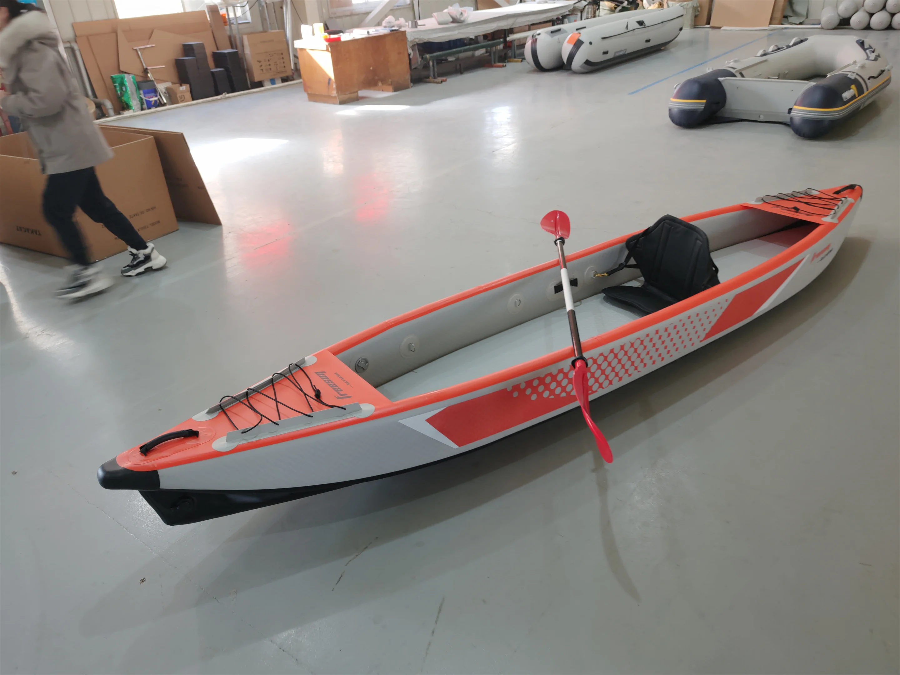 Resistant Inflatable Kayak Hot Sale New Arrival Multi Chambers Whitewater Kayak Aufblasbar Drop Stitch Kayak for Sea Ocean