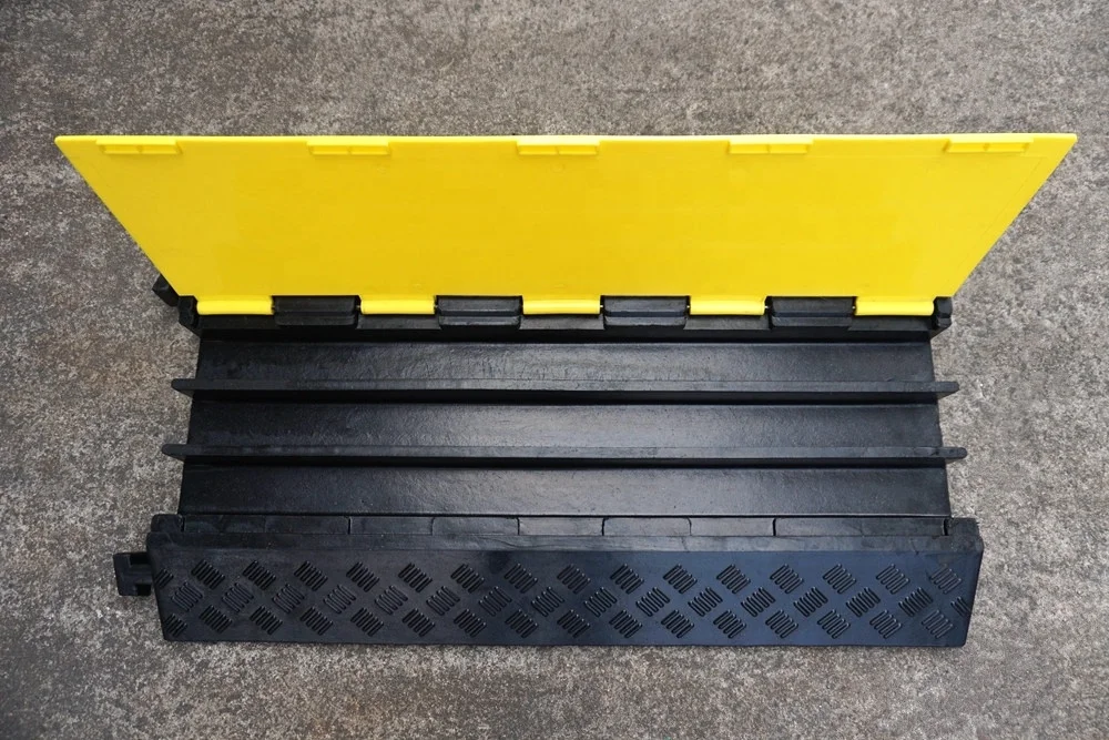 Cheap Price 3 Channel PVC Rubber Mat Cable Cover Speed Humps Road Bump Cable Protector Cable Wire Ramp