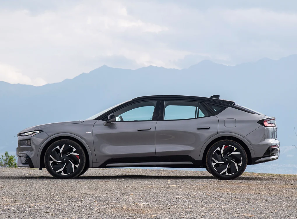Modern Electric Vehicle for-D Mondeo - Efficient Family SUV