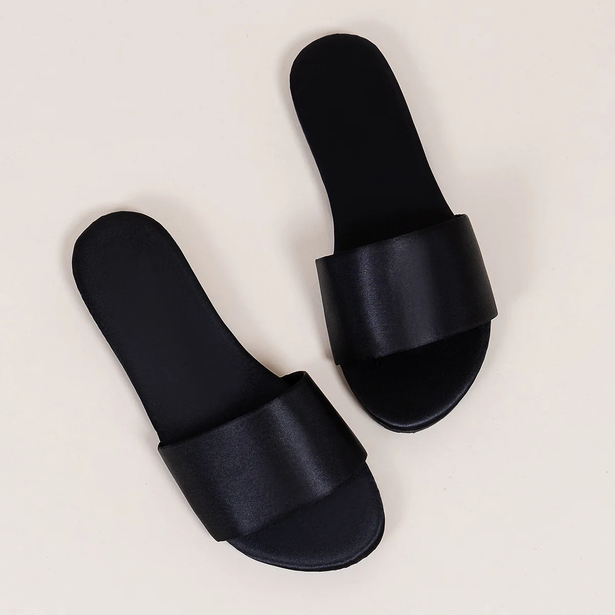 Hot Sale Solid Round Head One-line Belt PVC Flat Ladies Slippers Home Indoor Anti-skid Mute Slippers Female Silk Wedding Shoes