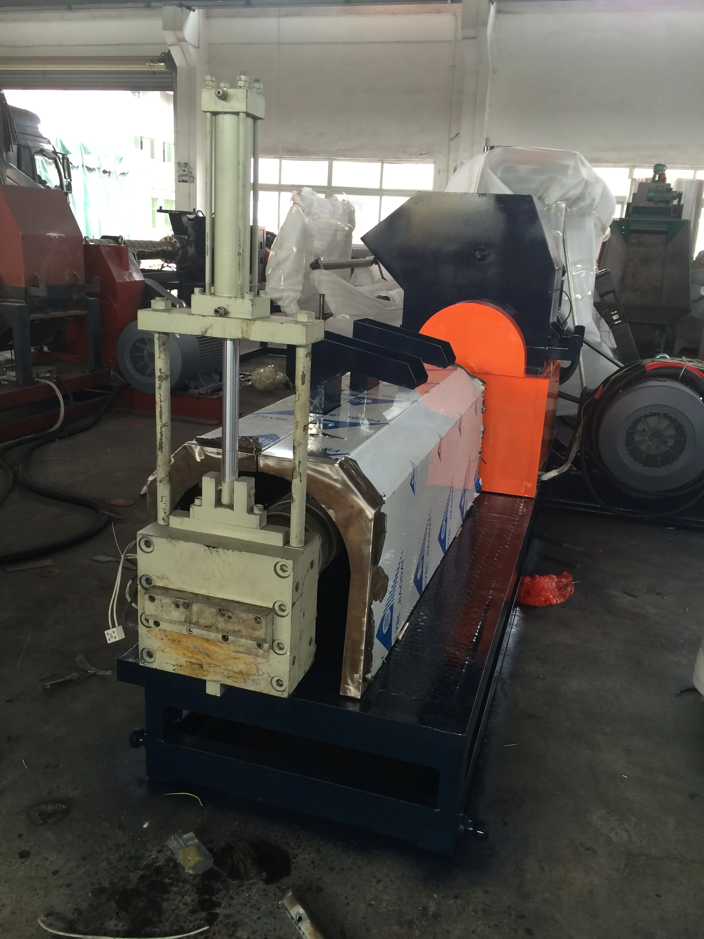 
FLY-200-140 High output PE Plastic Recycling Machine/Big Size Automatic EPE Recycling Machine 