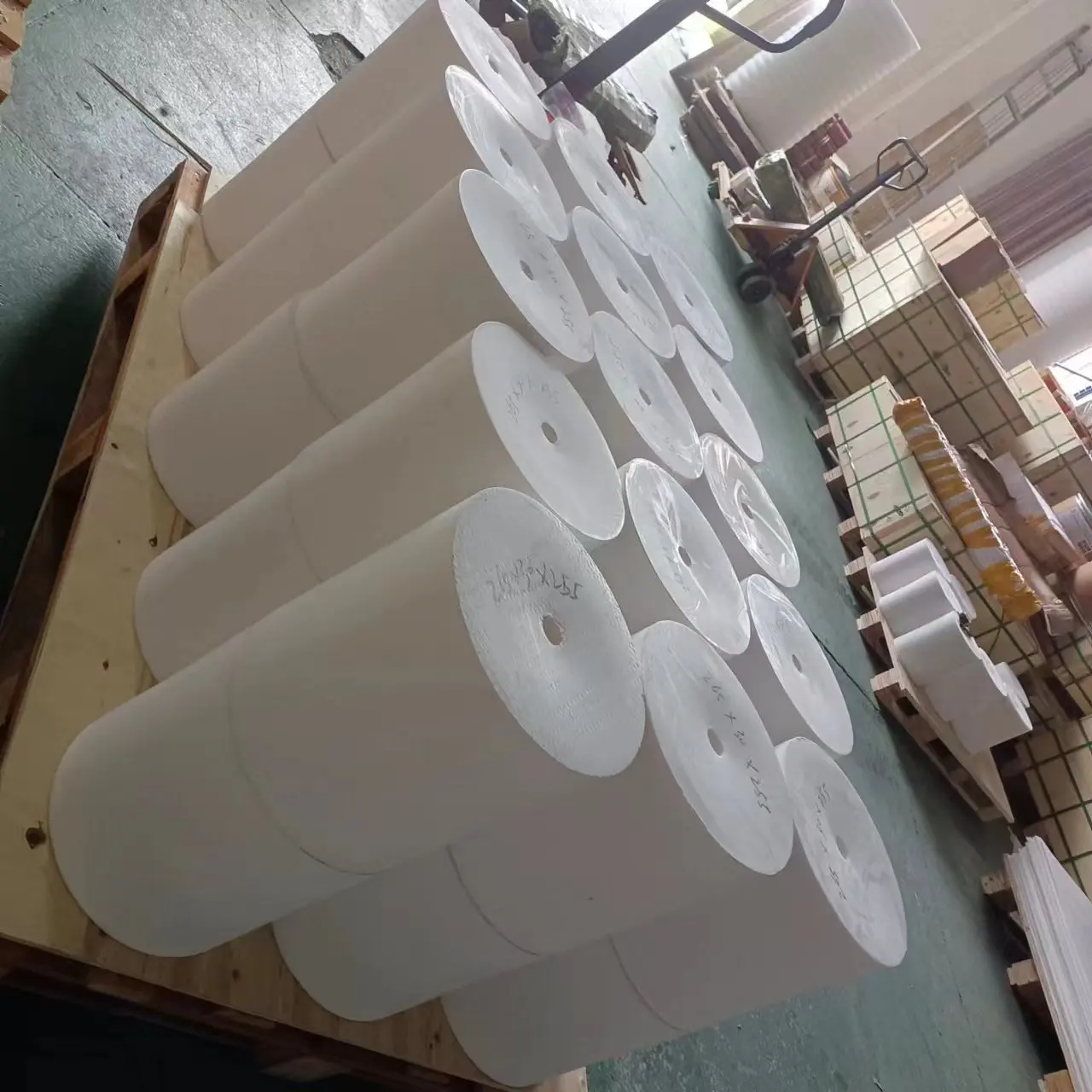 Manufacturers directly send PTFE plates and PTFE rods at discounted prices