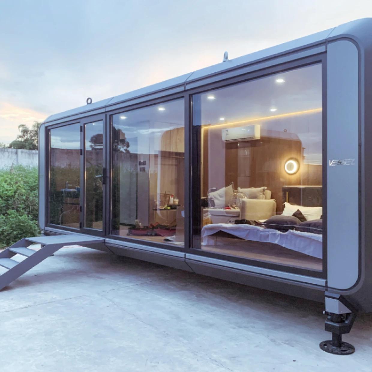 Alpicool V5 Aluminum Alloy Shell 19.3 Square Meters Prefab Mobile Capsule House for Resorts and Hotel