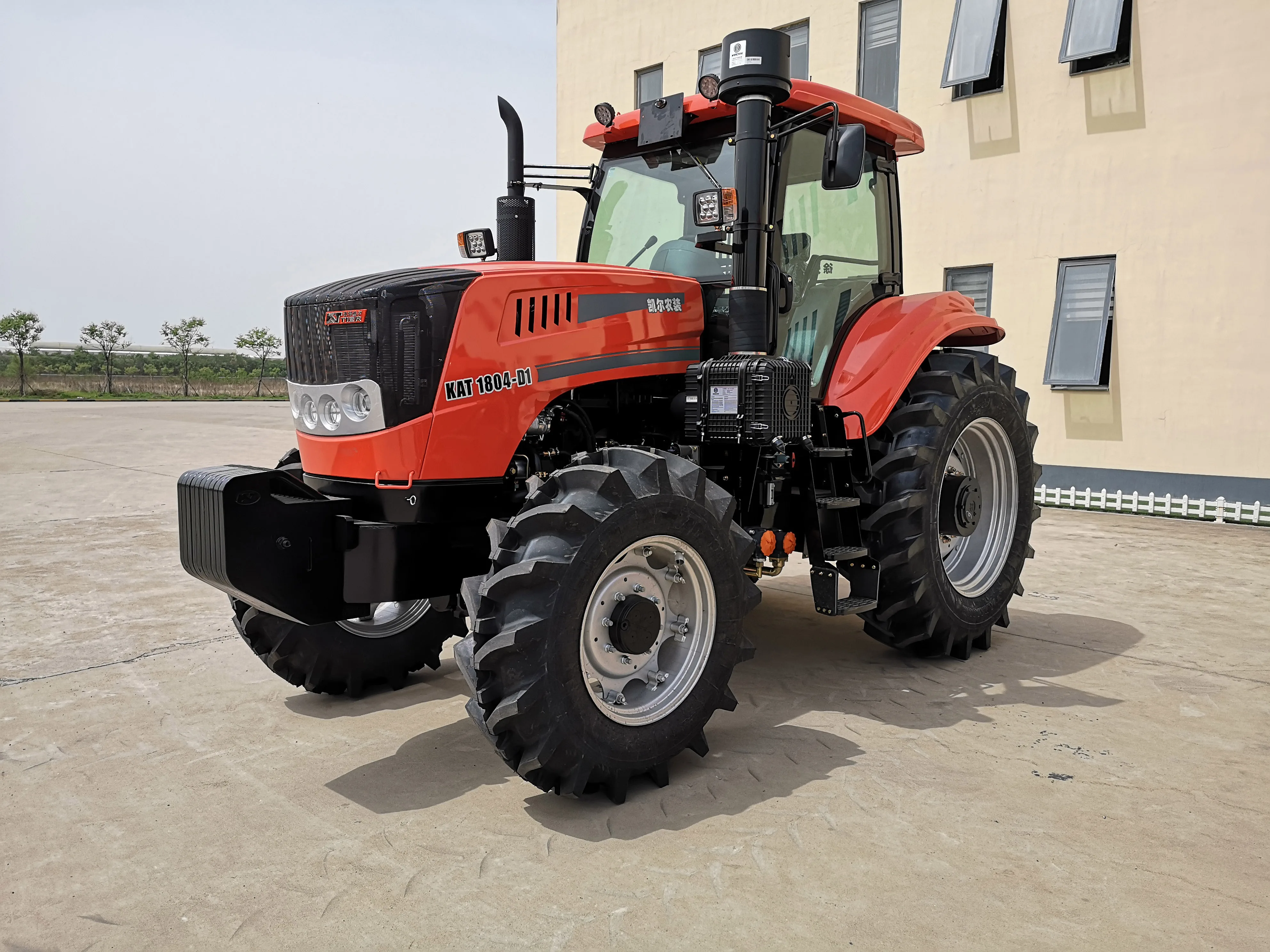 Big Promotion Farming Tractor 180HP Attachments Tractors for Agriculture Use Cheap Machine for Sale