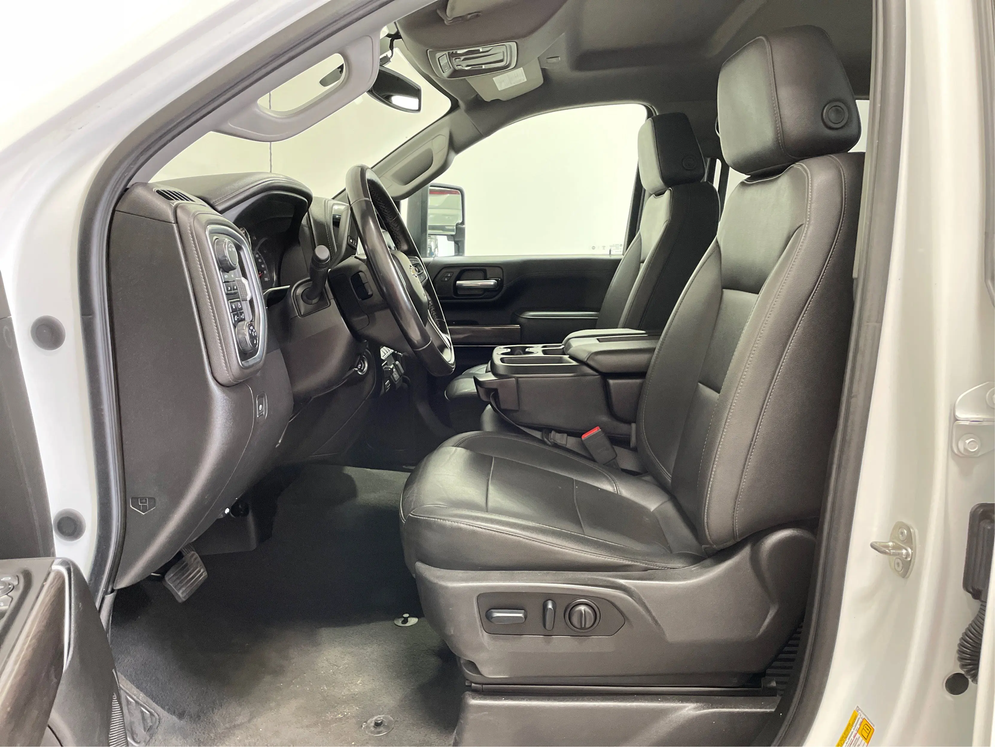 Ready To Drive Clean Title USED 2022 Chevrolet Silverado 2500HD Custom Crew Cab 4WD ready to export worldwide