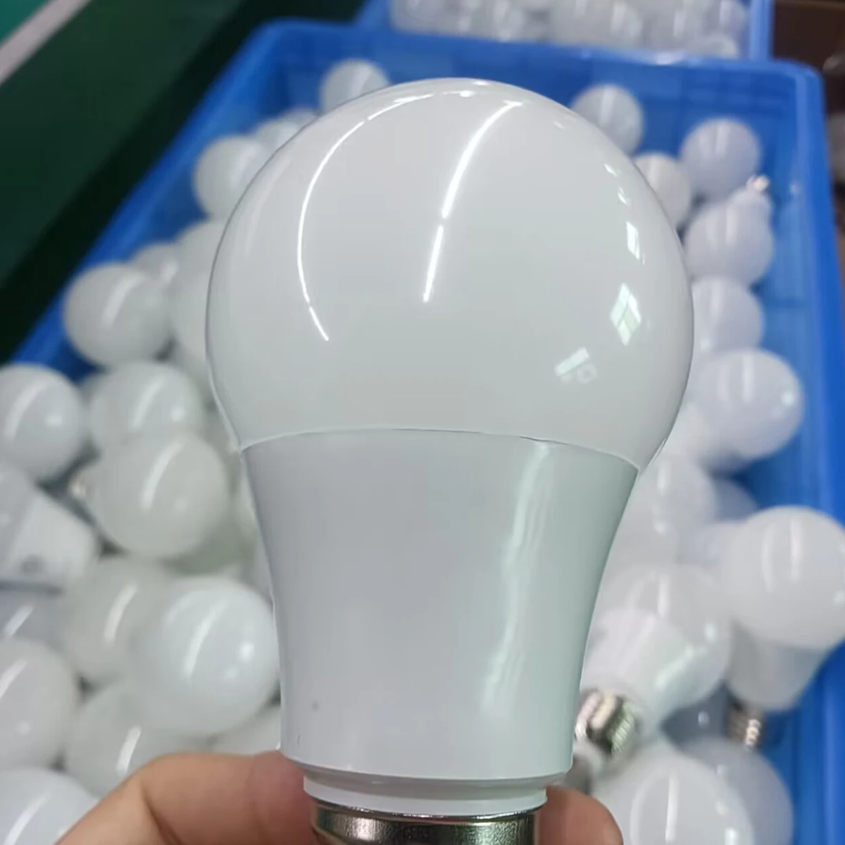 Red Bulb Light 670nm Red Bulb Sleep Therapy - promotes natural sleep aid