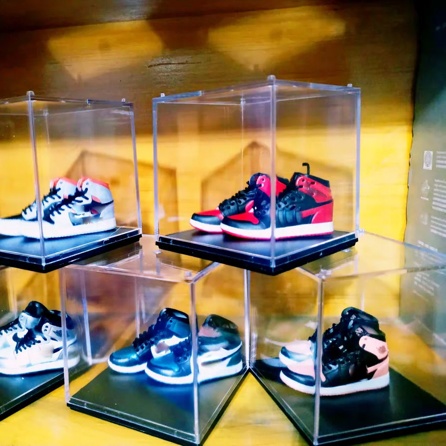 Wholesale Designer Hand Printed PVC Basketball Shoe Key chain Jor dan 1 Mini Sneaker 3d Keychain With Box