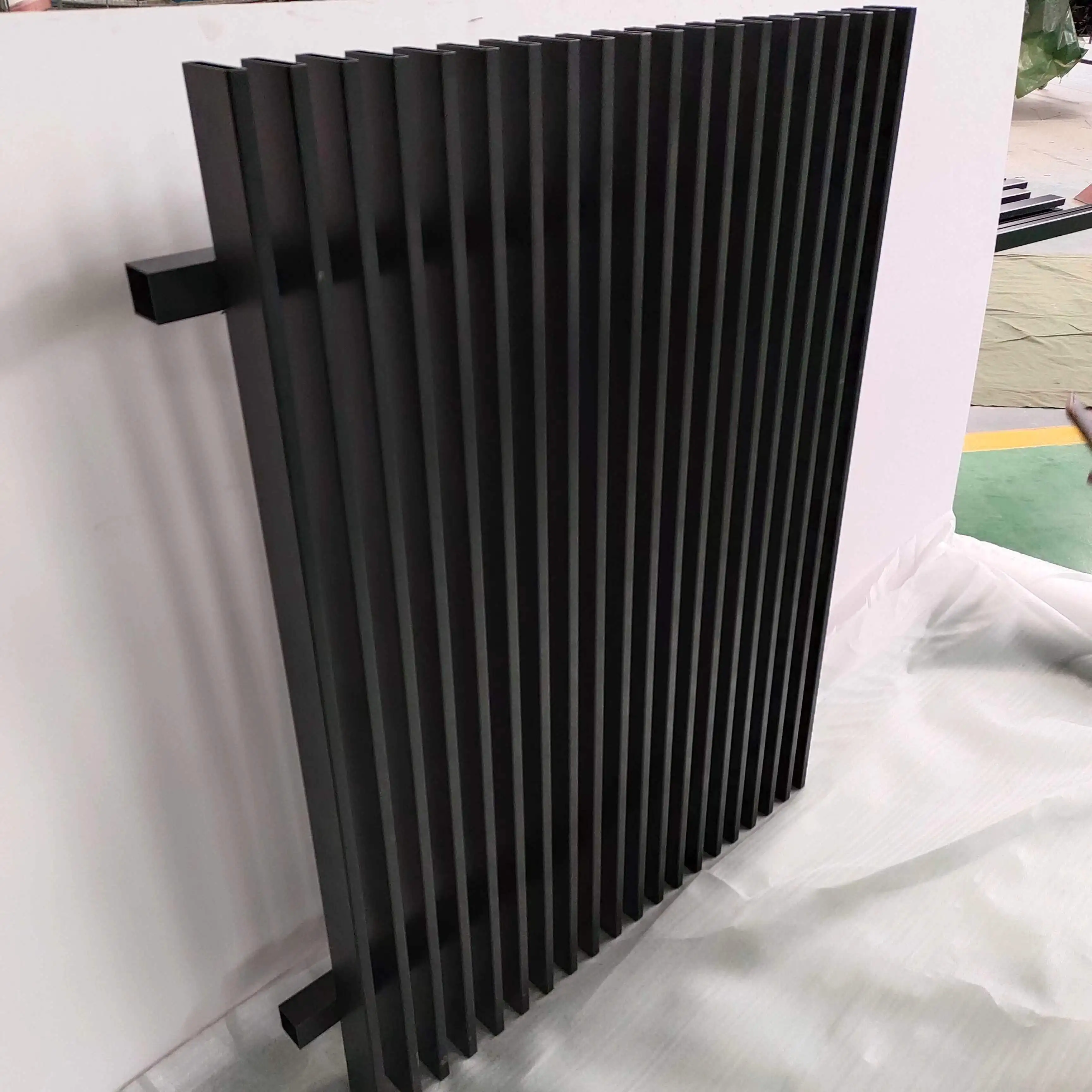 Manufacturer Customized Powder Coated Garden  Aluminum Vertical Blade  Fence Panel
