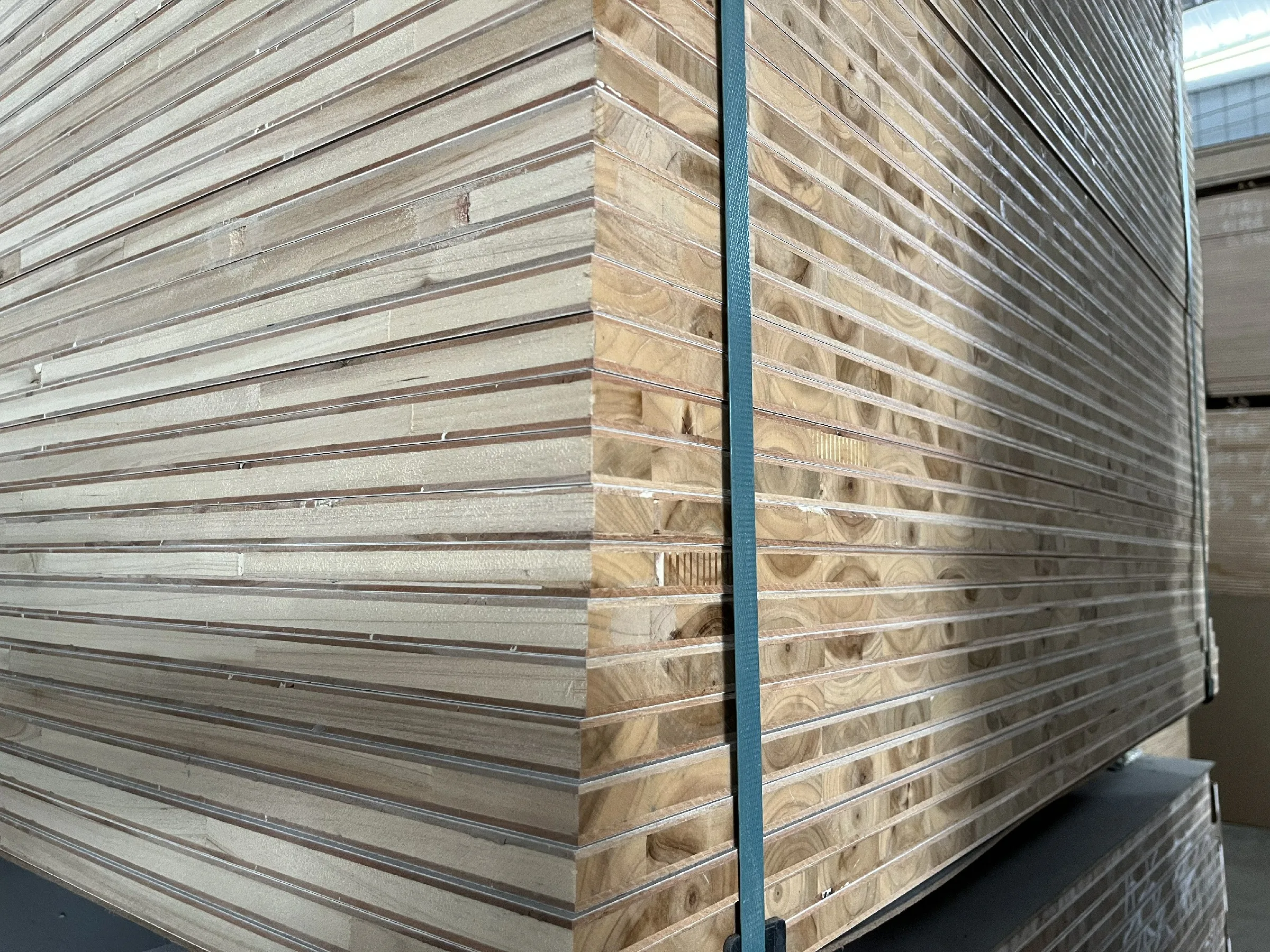 Wholesale Pine Wood Factory Hot Selling Construction Cedar Sawn Wood 2x4 Clear Pine Lumber