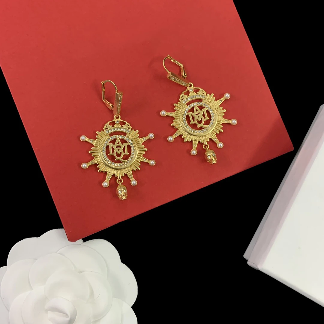 Alexanderxx McQueens кросс-бордюр Лидер продаж 925 серебряное письмо Жемчужное ретро-дизайн эстетичные аксессуары для карнавала праздничные