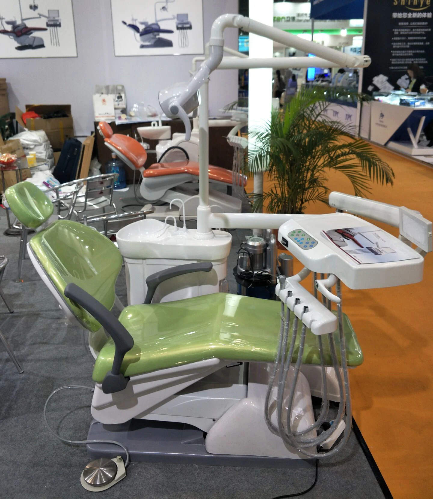 Reliable Hospital Medical Equipment Dental Chair for Clinic Use Electric Power Source Dental Unit Chair