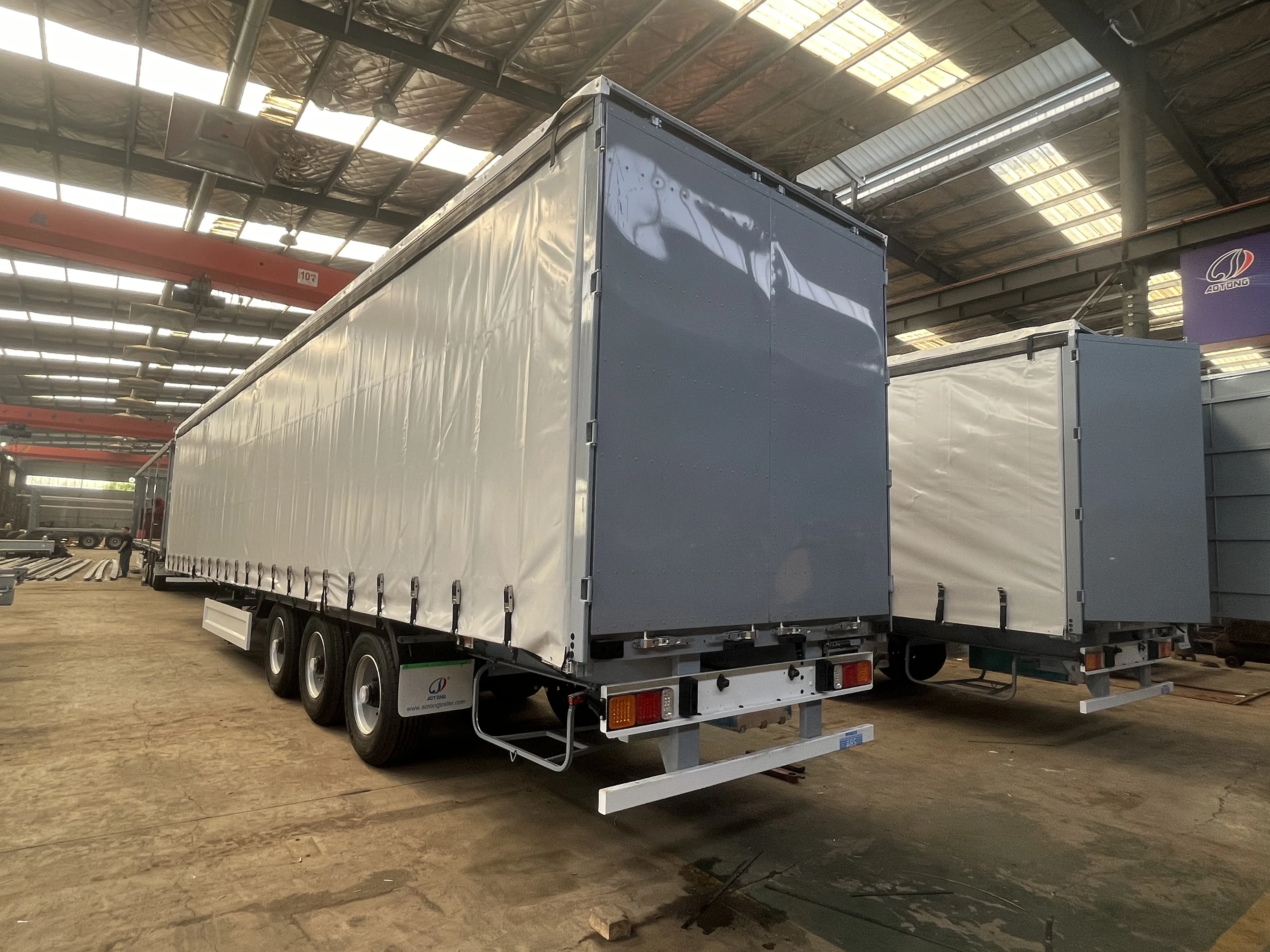 3 Axle 16m 13m 60 tons Cargo Transport Trailer Dry Van Box Side Curtain semi Trailer in Russia