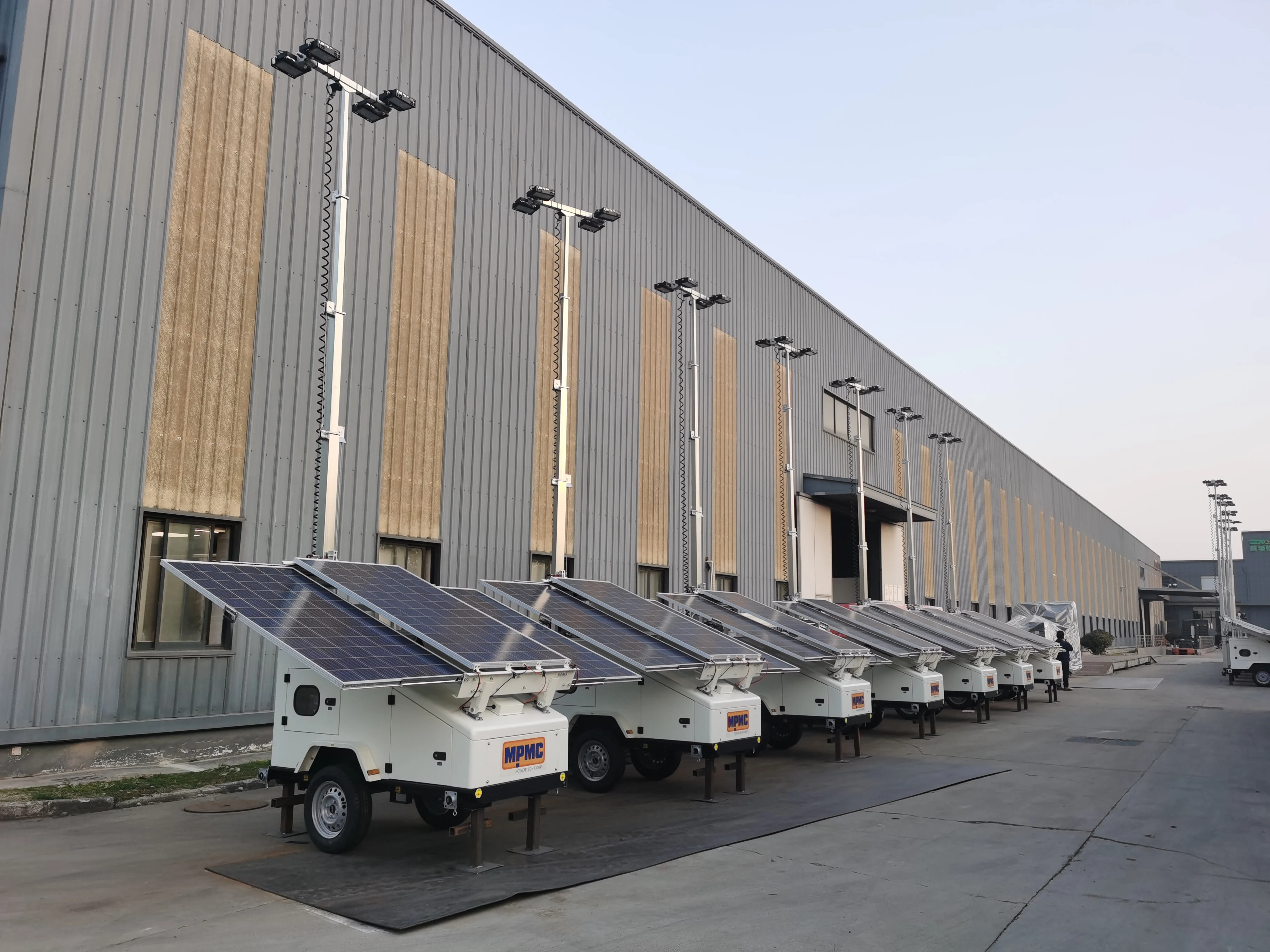 MPMC Mobile LED Light Tower Telescopic Mast Solar Light Tower  Portable Lighting Tower With 3/5 pcs PV Panel